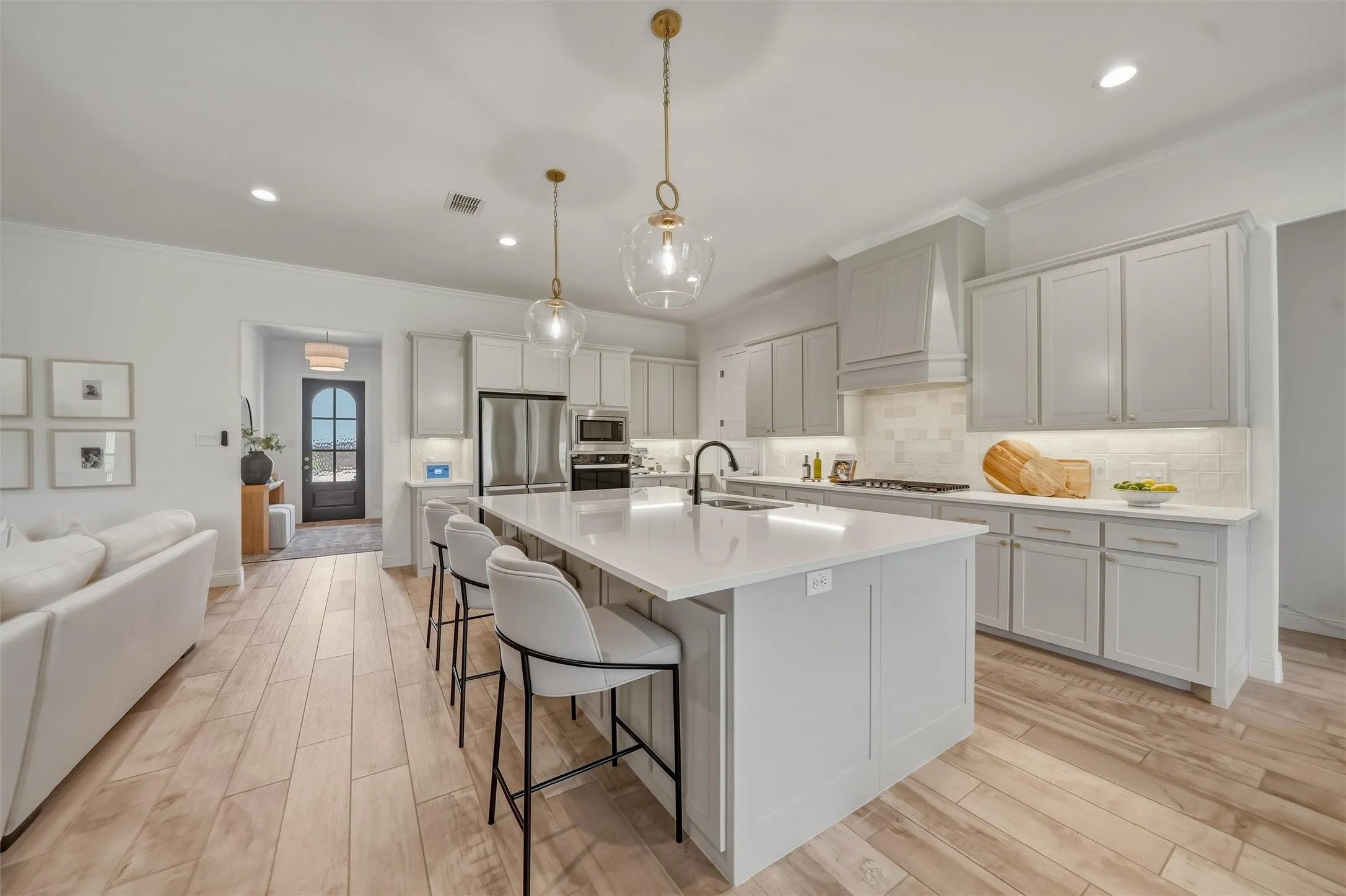 Single Family Residence For Sale in Tarrant County , 8110 Spanish Hills Drive, Benbrook, Texas 76126, 5 Bedroom, 3 Bathroom, 2 Garage spaces, 2,764 Sqft, built in 2024, mls#21302032, Real Estate Agent in Benbrook, Homes For Sale in Tarrant county, Homes For Sale in Benbrook, Realtor in Benbrook Texas, Real Estate Brokerage Independent Realty Texas, Luminita Cordes Realtor