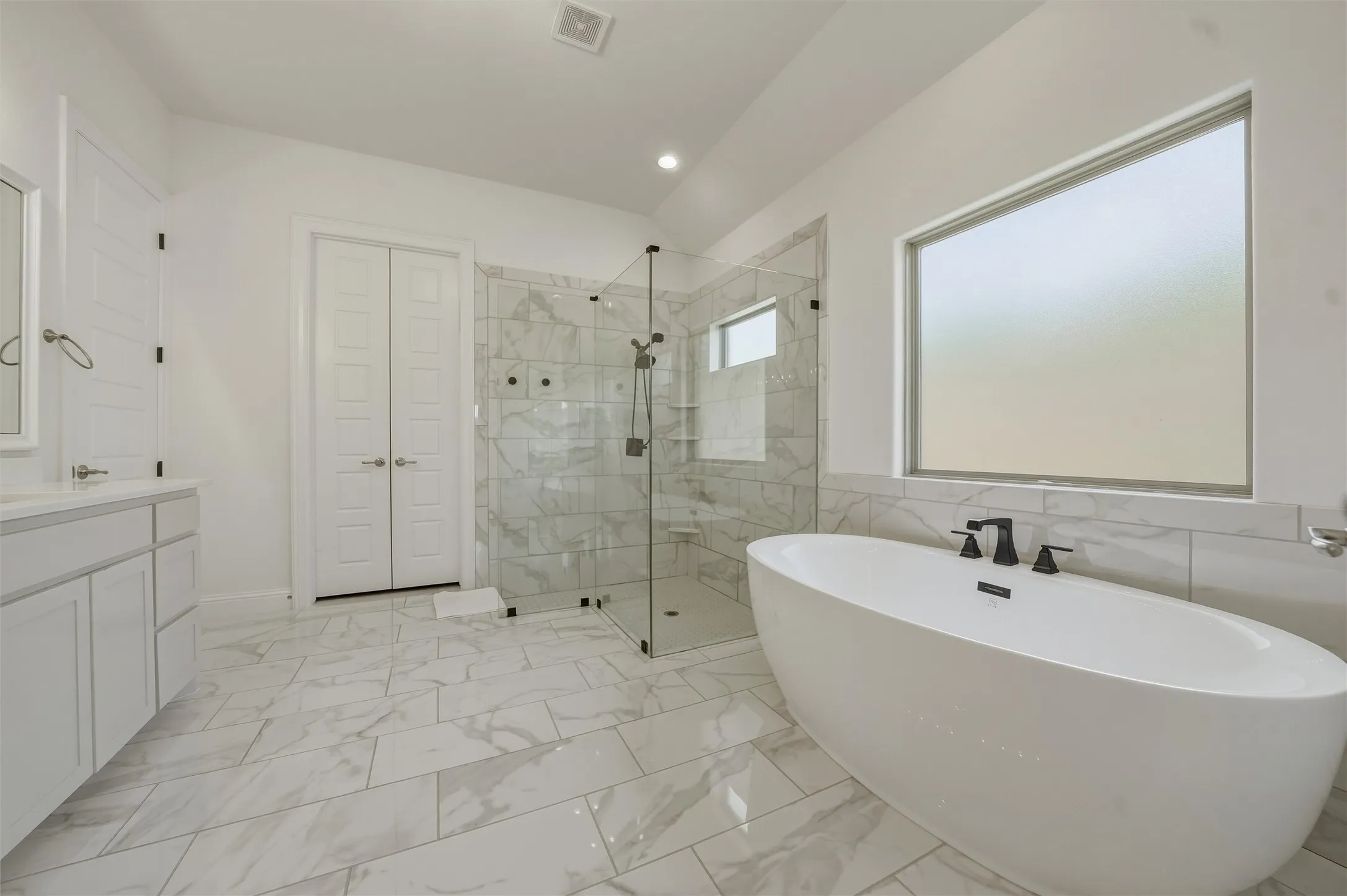 Single Family Residence For Sale in Tarrant County , 8110 Spanish Hills Drive, Benbrook, Texas 76126, 5 Bedroom, 3 Bathroom, 2 Garage spaces, 2,764 Sqft, built in 2024, mls#21302032, Real Estate Agent in Benbrook, Homes For Sale in Tarrant county, Homes For Sale in Benbrook, Realtor in Benbrook Texas, Real Estate Brokerage Independent Realty Texas, Luminita Cordes Realtor