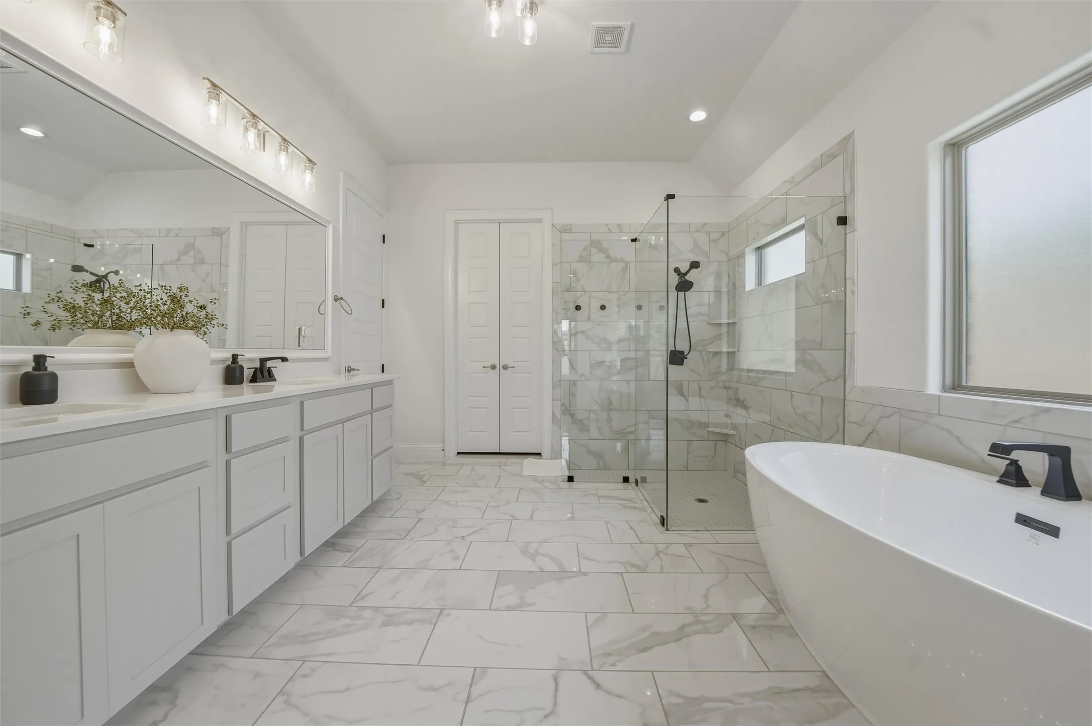 Single Family Residence For Sale in Tarrant County , 8110 Spanish Hills Drive, Benbrook, Texas 76126, 5 Bedroom, 3 Bathroom, 2 Garage spaces, 2,764 Sqft, built in 2024, mls#21302032, Real Estate Agent in Benbrook, Homes For Sale in Tarrant county, Homes For Sale in Benbrook, Realtor in Benbrook Texas, Real Estate Brokerage Independent Realty Texas, Luminita Cordes Realtor