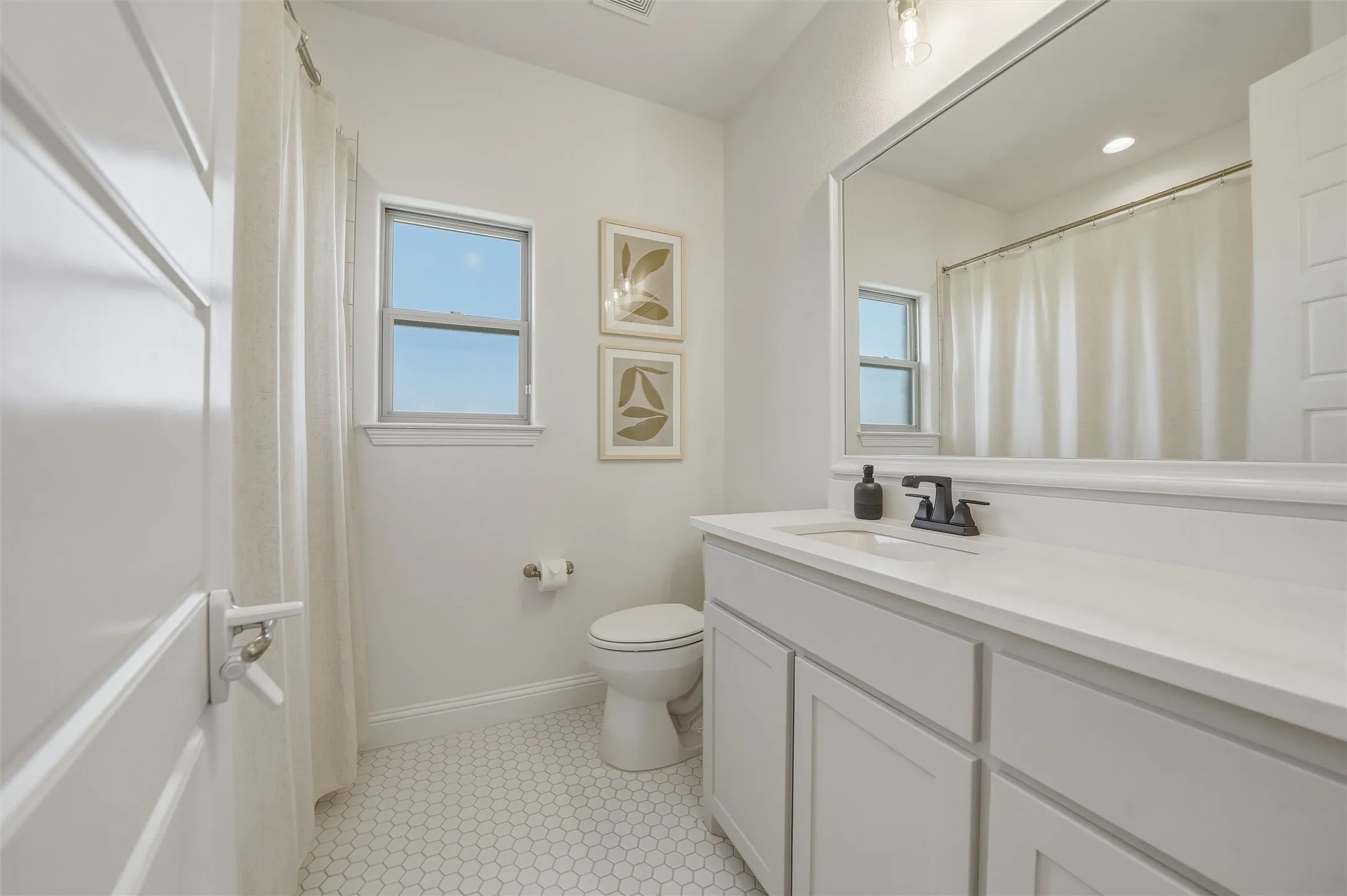 Single Family Residence For Sale in Tarrant County , 8110 Spanish Hills Drive, Benbrook, Texas 76126, 5 Bedroom, 3 Bathroom, 2 Garage spaces, 2,764 Sqft, built in 2024, mls#21302032, Real Estate Agent in Benbrook, Homes For Sale in Tarrant county, Homes For Sale in Benbrook, Realtor in Benbrook Texas, Real Estate Brokerage Independent Realty Texas, Luminita Cordes Realtor