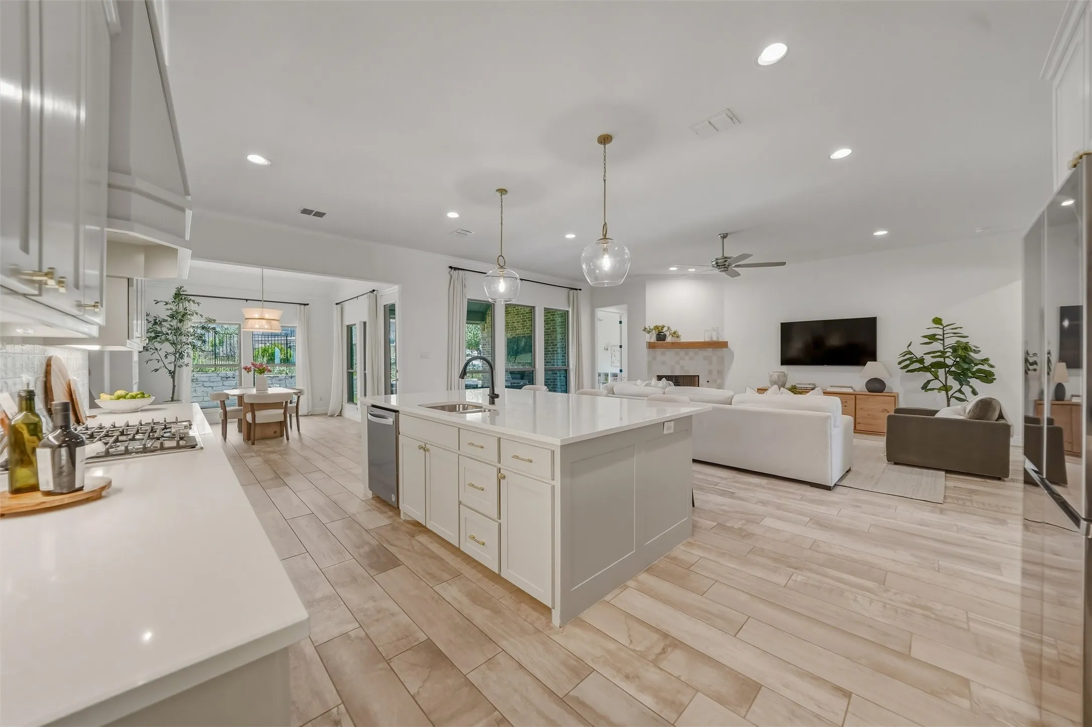 Single Family Residence For Sale in Tarrant County , 8110 Spanish Hills Drive, Benbrook, Texas 76126, 5 Bedroom, 3 Bathroom, 2 Garage spaces, 2,764 Sqft, built in 2024, mls#21302032, Real Estate Agent in Benbrook, Homes For Sale in Tarrant county, Homes For Sale in Benbrook, Realtor in Benbrook Texas, Real Estate Brokerage Independent Realty Texas, Luminita Cordes Realtor