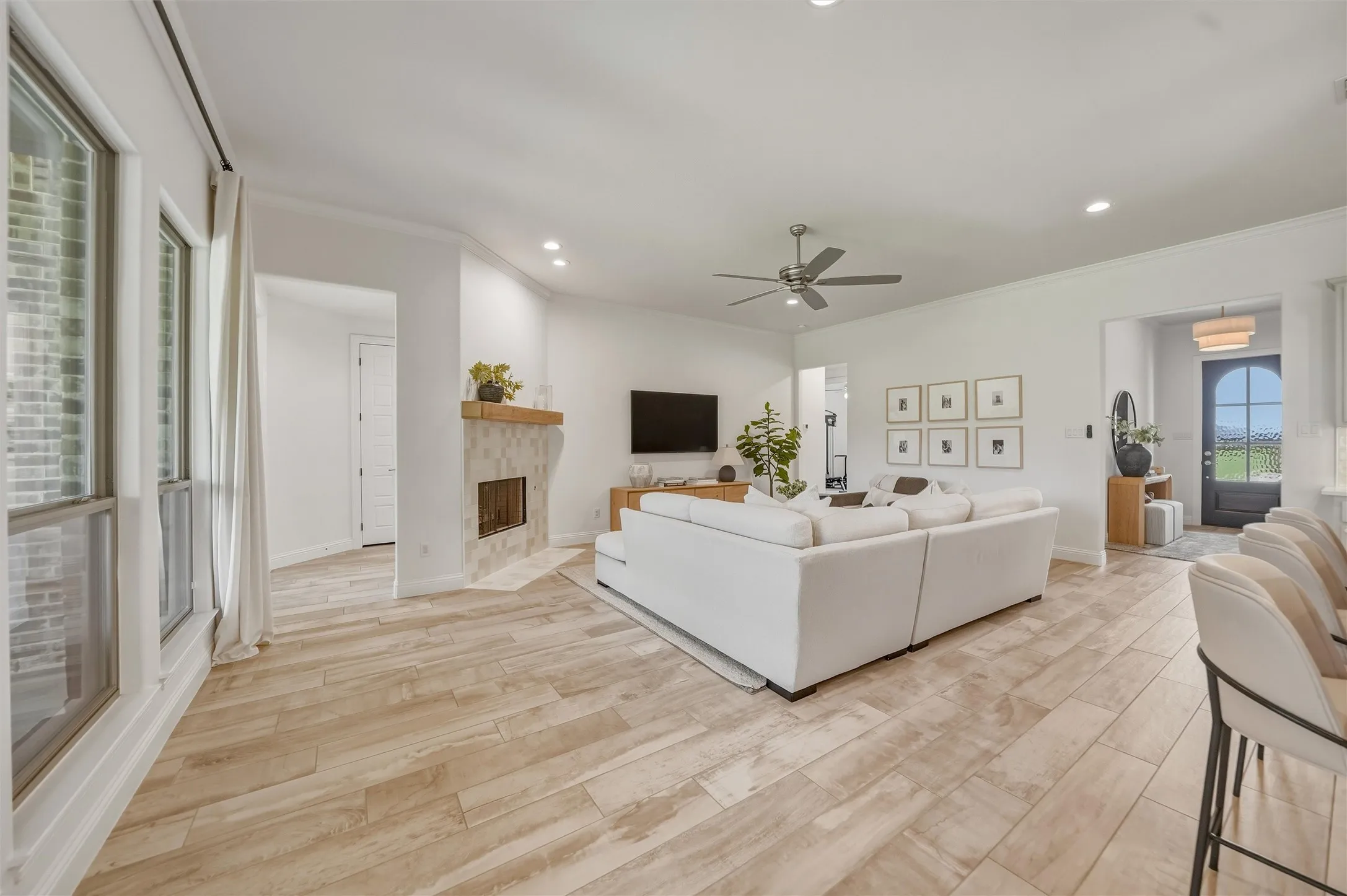 Single Family Residence For Sale in Tarrant County , 8110 Spanish Hills Drive, Benbrook, Texas 76126, 5 Bedroom, 3 Bathroom, 2 Garage spaces, 2,764 Sqft, built in 2024, mls#21302032, Real Estate Agent in Benbrook, Homes For Sale in Tarrant county, Homes For Sale in Benbrook, Realtor in Benbrook Texas, Real Estate Brokerage Independent Realty Texas, Luminita Cordes Realtor