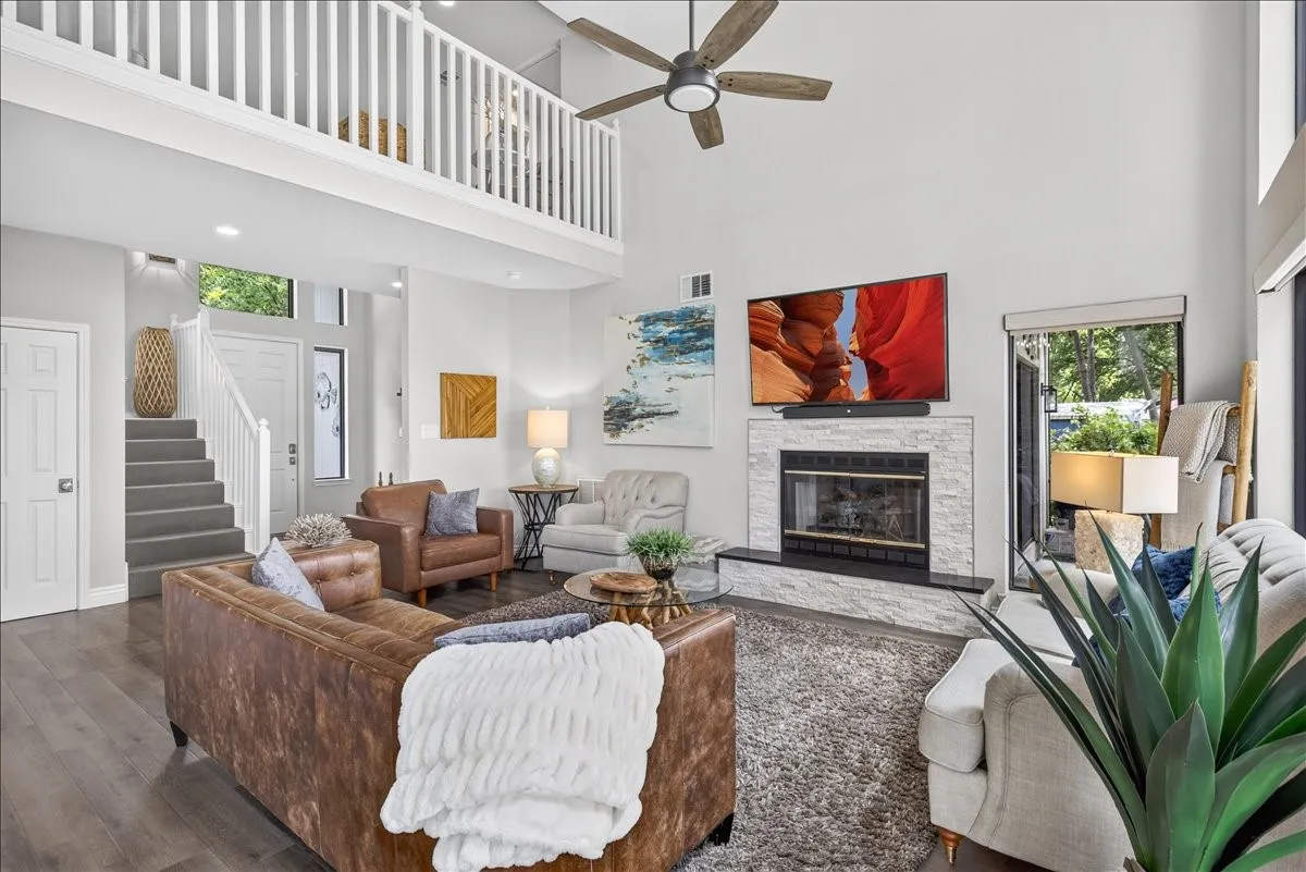 Single Family Residence For Sale in Henderson County , 103 Island Beach Road, Gun Barrel City, Texas 75156, 4 Bedroom, 4 Bathroom, 3 Garage spaces, 2,400 Sqft, built in 2001, mls#21304372, Real Estate Agent in Gun Barrel City, Homes For Sale in Henderson county, Homes For Sale in Gun Barrel City, Realtor in Gun Barrel City Texas, Real Estate Brokerage Independent Realty Texas, Luminita Cordes Realtor