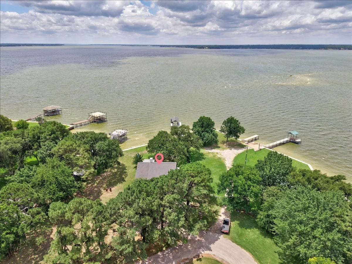 Single Family Residence For Sale in Henderson County , 103 Island Beach Road, Gun Barrel City, Texas 75156, 4 Bedroom, 4 Bathroom, 3 Garage spaces, 2,400 Sqft, built in 2001, mls#21304372, Real Estate Agent in Gun Barrel City, Homes For Sale in Henderson county, Homes For Sale in Gun Barrel City, Realtor in Gun Barrel City Texas, Real Estate Brokerage Independent Realty Texas, Luminita Cordes Realtor