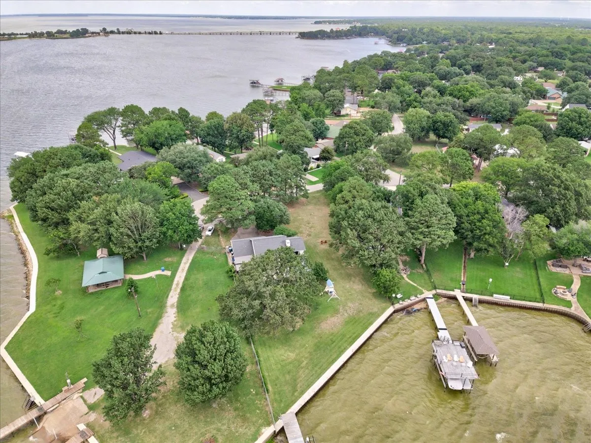 Single Family Residence For Sale in Henderson County , 103 Island Beach Road, Gun Barrel City, Texas 75156, 4 Bedroom, 4 Bathroom, 3 Garage spaces, 2,400 Sqft, built in 2001, mls#21304372, Real Estate Agent in Gun Barrel City, Homes For Sale in Henderson county, Homes For Sale in Gun Barrel City, Realtor in Gun Barrel City Texas, Real Estate Brokerage Independent Realty Texas, Luminita Cordes Realtor