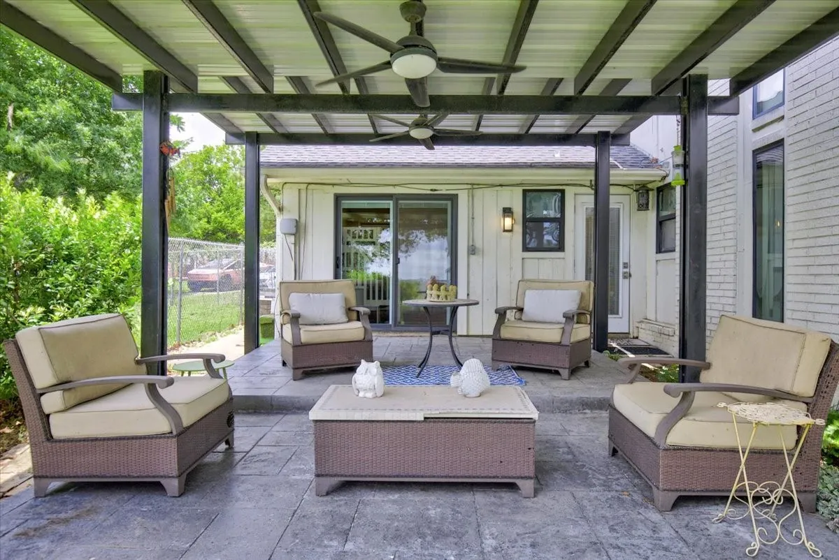 Single Family Residence For Sale in Henderson County , 103 Island Beach Road, Gun Barrel City, Texas 75156, 4 Bedroom, 4 Bathroom, 3 Garage spaces, 2,400 Sqft, built in 2001, mls#21304372, Real Estate Agent in Gun Barrel City, Homes For Sale in Henderson county, Homes For Sale in Gun Barrel City, Realtor in Gun Barrel City Texas, Real Estate Brokerage Independent Realty Texas, Luminita Cordes Realtor