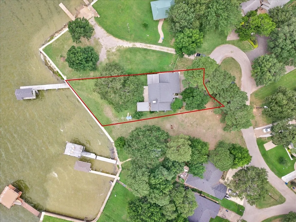 Single Family Residence For Sale in Henderson County , 103 Island Beach Road, Gun Barrel City, Texas 75156, 4 Bedroom, 4 Bathroom, 3 Garage spaces, 2,400 Sqft, built in 2001, mls#21304372, Real Estate Agent in Gun Barrel City, Homes For Sale in Henderson county, Homes For Sale in Gun Barrel City, Realtor in Gun Barrel City Texas, Real Estate Brokerage Independent Realty Texas, Luminita Cordes Realtor