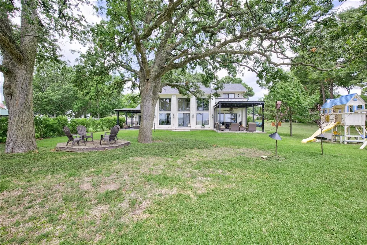 Single Family Residence For Sale in Henderson County , 103 Island Beach Road, Gun Barrel City, Texas 75156, 4 Bedroom, 4 Bathroom, 3 Garage spaces, 2,400 Sqft, built in 2001, mls#21304372, Real Estate Agent in Gun Barrel City, Homes For Sale in Henderson county, Homes For Sale in Gun Barrel City, Realtor in Gun Barrel City Texas, Real Estate Brokerage Independent Realty Texas, Luminita Cordes Realtor