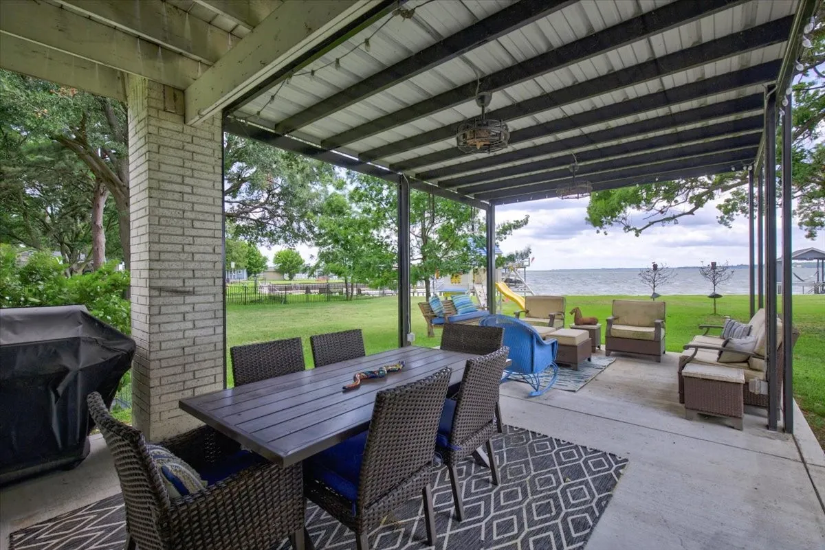 Single Family Residence For Sale in Henderson County , 103 Island Beach Road, Gun Barrel City, Texas 75156, 4 Bedroom, 4 Bathroom, 3 Garage spaces, 2,400 Sqft, built in 2001, mls#21304372, Real Estate Agent in Gun Barrel City, Homes For Sale in Henderson county, Homes For Sale in Gun Barrel City, Realtor in Gun Barrel City Texas, Real Estate Brokerage Independent Realty Texas, Luminita Cordes Realtor