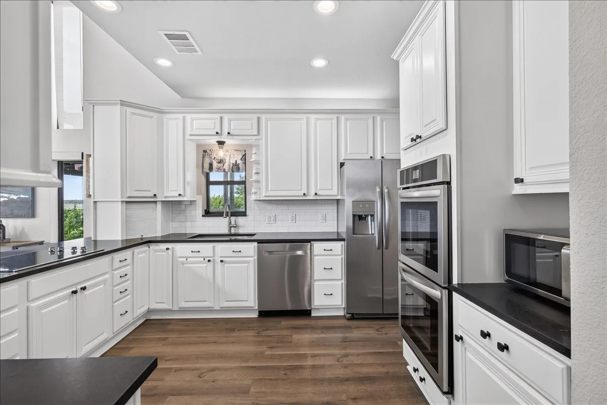Single Family Residence For Sale in Henderson County , 103 Island Beach Road, Gun Barrel City, Texas 75156, 4 Bedroom, 4 Bathroom, 3 Garage spaces, 2,400 Sqft, built in 2001, mls#21304372, Real Estate Agent in Gun Barrel City, Homes For Sale in Henderson county, Homes For Sale in Gun Barrel City, Realtor in Gun Barrel City Texas, Real Estate Brokerage Independent Realty Texas, Luminita Cordes Realtor