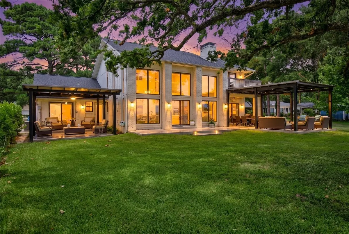 Single Family Residence For Sale in Henderson County , 103 Island Beach Road, Gun Barrel City, Texas 75156, 4 Bedroom, 4 Bathroom, 3 Garage spaces, 2,400 Sqft, built in 2001, mls#21304372, Real Estate Agent in Gun Barrel City, Homes For Sale in Henderson county, Homes For Sale in Gun Barrel City, Realtor in Gun Barrel City Texas, Real Estate Brokerage Independent Realty Texas, Luminita Cordes Realtor