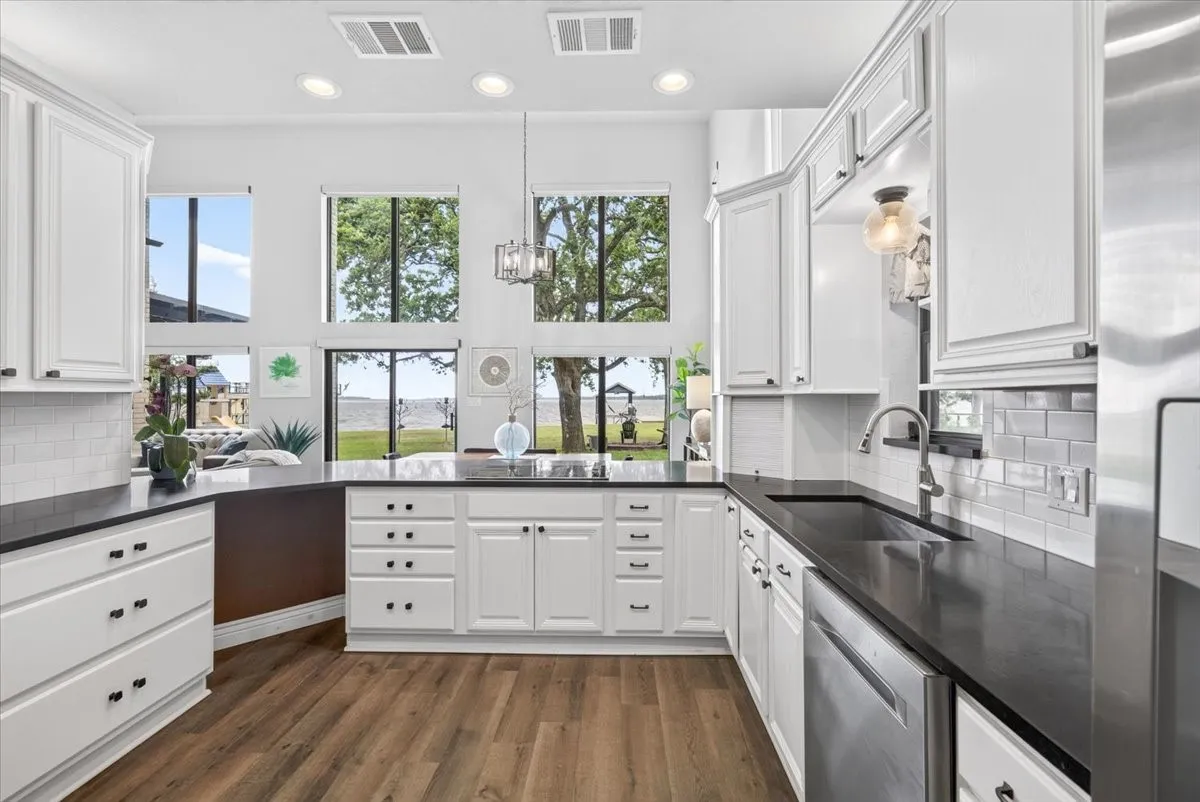 Single Family Residence For Sale in Henderson County , 103 Island Beach Road, Gun Barrel City, Texas 75156, 4 Bedroom, 4 Bathroom, 3 Garage spaces, 2,400 Sqft, built in 2001, mls#21304372, Real Estate Agent in Gun Barrel City, Homes For Sale in Henderson county, Homes For Sale in Gun Barrel City, Realtor in Gun Barrel City Texas, Real Estate Brokerage Independent Realty Texas, Luminita Cordes Realtor