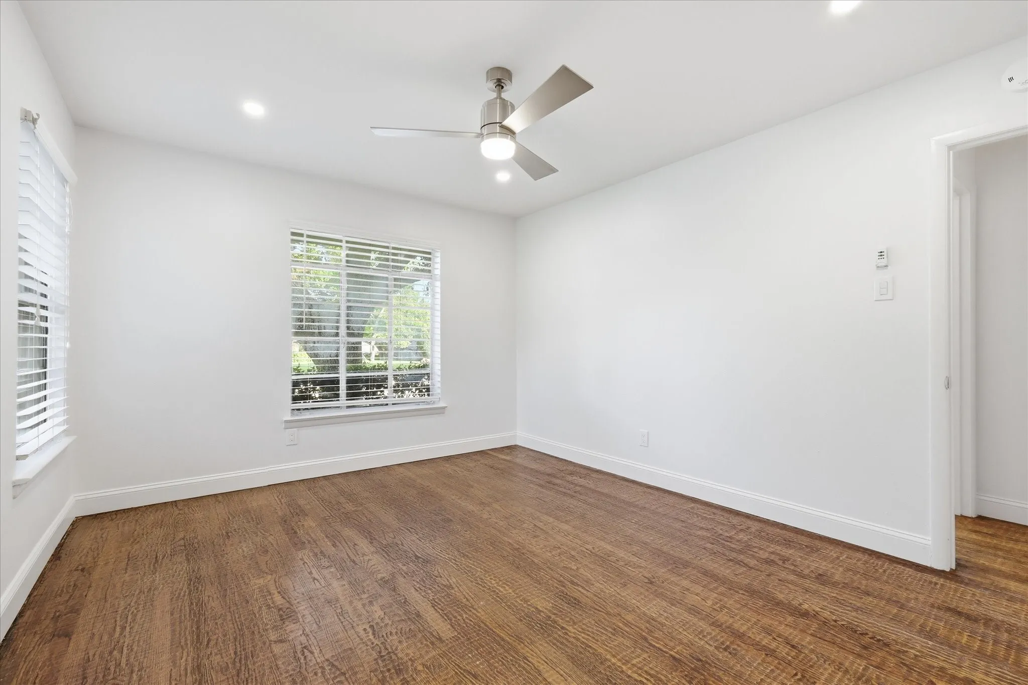 Duplex For Rent in Dallas County , 6607 E Mockingbird Lane, Dallas, Texas 75214, 2 Bedroom, 1 Bathroom, 2 Garage spaces, 847 Sqft, built in 1954, mls#21305141, Real Estate Agent in Dallas, Homes For Rent in Dallas county, Homes For Rent in Dallas, Realtor in Dallas Texas, Real Estate Brokerage Independent Realty Texas, Luminita Cordes Realtor