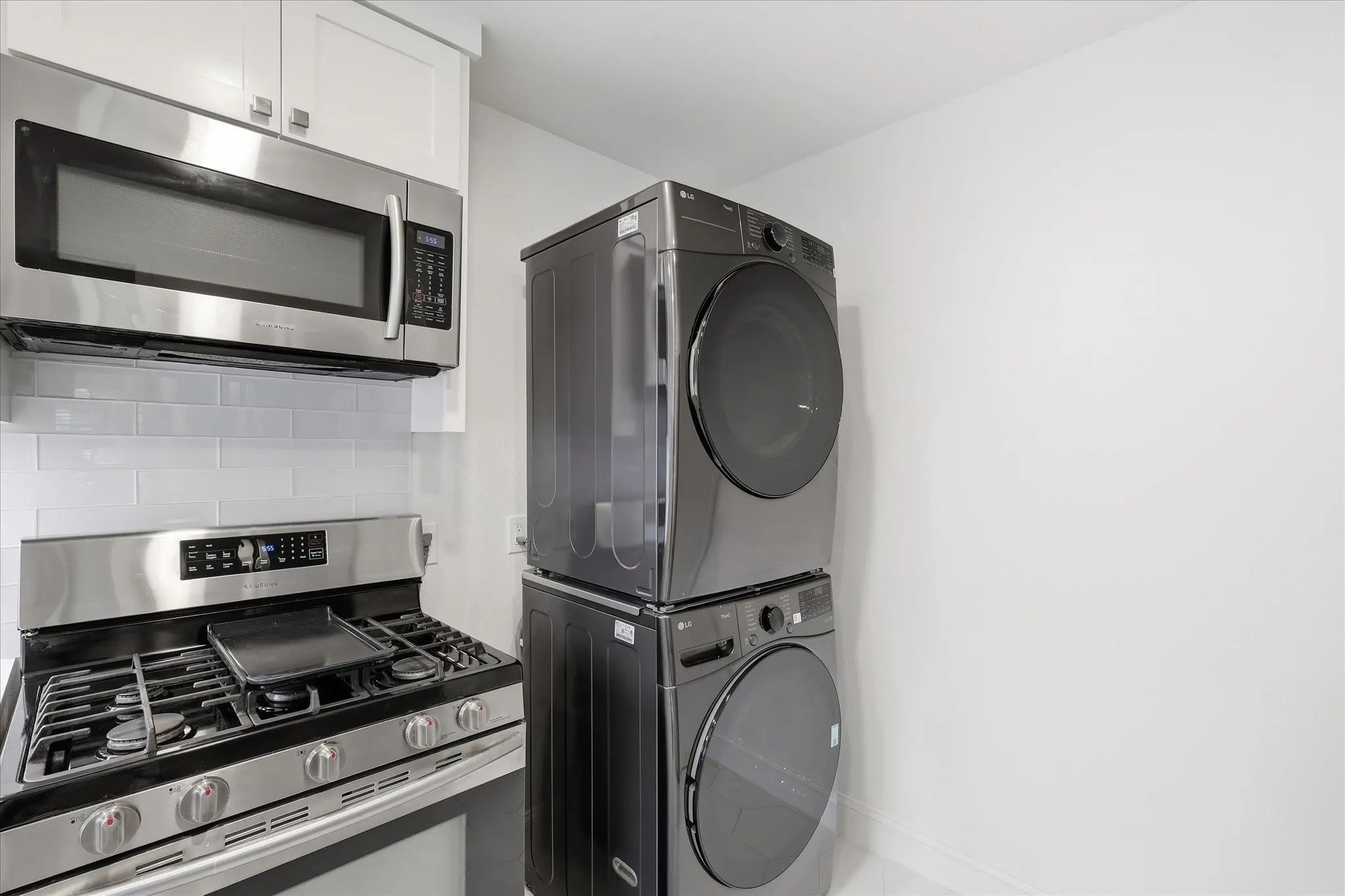 Duplex For Rent in Dallas County , 6607 E Mockingbird Lane, Dallas, Texas 75214, 2 Bedroom, 1 Bathroom, 2 Garage spaces, 847 Sqft, built in 1954, mls#21305141, Real Estate Agent in Dallas, Homes For Rent in Dallas county, Homes For Rent in Dallas, Realtor in Dallas Texas, Real Estate Brokerage Independent Realty Texas, Luminita Cordes Realtor