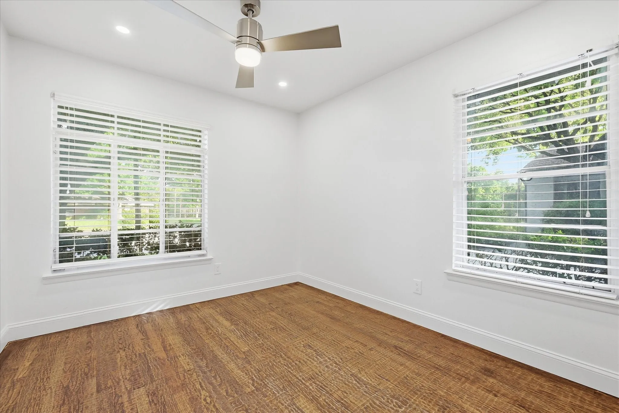 Duplex For Rent in Dallas County , 6607 E Mockingbird Lane, Dallas, Texas 75214, 2 Bedroom, 1 Bathroom, 2 Garage spaces, 847 Sqft, built in 1954, mls#21305141, Real Estate Agent in Dallas, Homes For Rent in Dallas county, Homes For Rent in Dallas, Realtor in Dallas Texas, Real Estate Brokerage Independent Realty Texas, Luminita Cordes Realtor