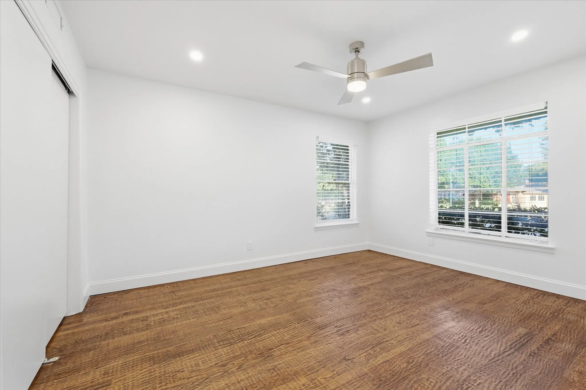 Duplex For Rent in Dallas County , 6607 E Mockingbird Lane, Dallas, Texas 75214, 2 Bedroom, 1 Bathroom, 2 Garage spaces, 847 Sqft, built in 1954, mls#21305141, Real Estate Agent in Dallas, Homes For Rent in Dallas county, Homes For Rent in Dallas, Realtor in Dallas Texas, Real Estate Brokerage Independent Realty Texas, Luminita Cordes Realtor