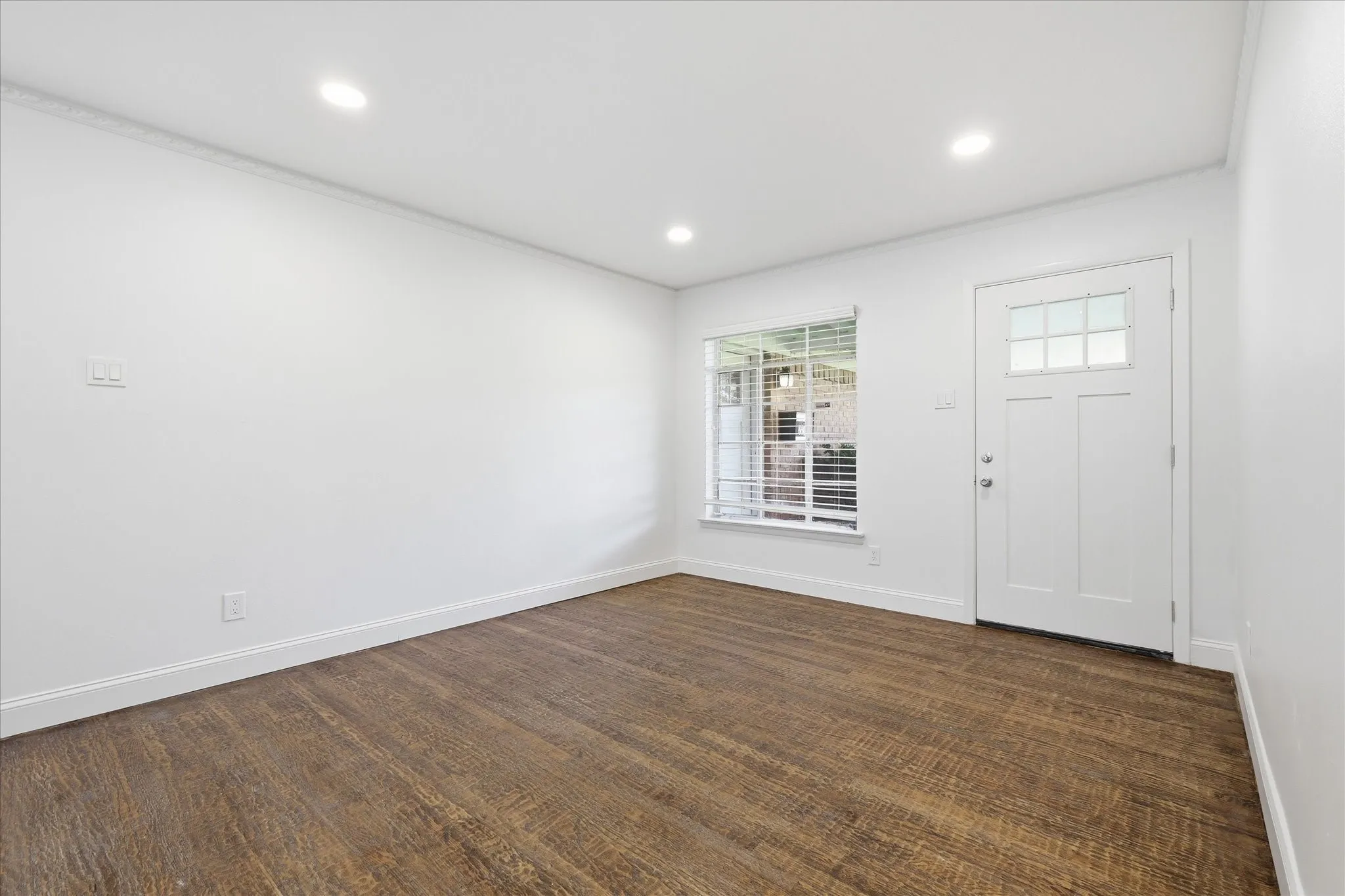 Duplex For Rent in Dallas County , 6607 E Mockingbird Lane, Dallas, Texas 75214, 2 Bedroom, 1 Bathroom, 2 Garage spaces, 847 Sqft, built in 1954, mls#21305141, Real Estate Agent in Dallas, Homes For Rent in Dallas county, Homes For Rent in Dallas, Realtor in Dallas Texas, Real Estate Brokerage Independent Realty Texas, Luminita Cordes Realtor