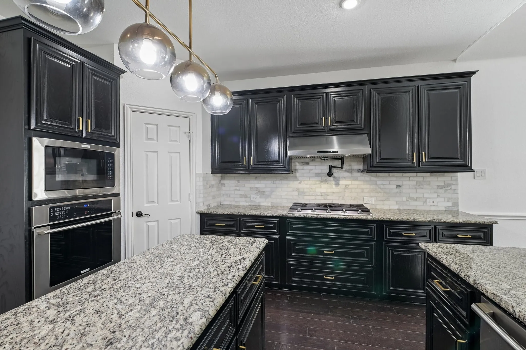 Single Family Residence For Sale in Denton County , 720 Yarrow Street, Little Elm, Texas 75068, 6 Bedroom, 4 Bathroom, 2 Garage spaces, 4,287 Sqft, built in 2016, mls#21304047, Real Estate Agent in Little Elm, Homes For Sale in Denton county, Homes For Sale in Little Elm, Realtor in Little Elm Texas, Real Estate Brokerage Independent Realty Texas, Luminita Cordes Realtor