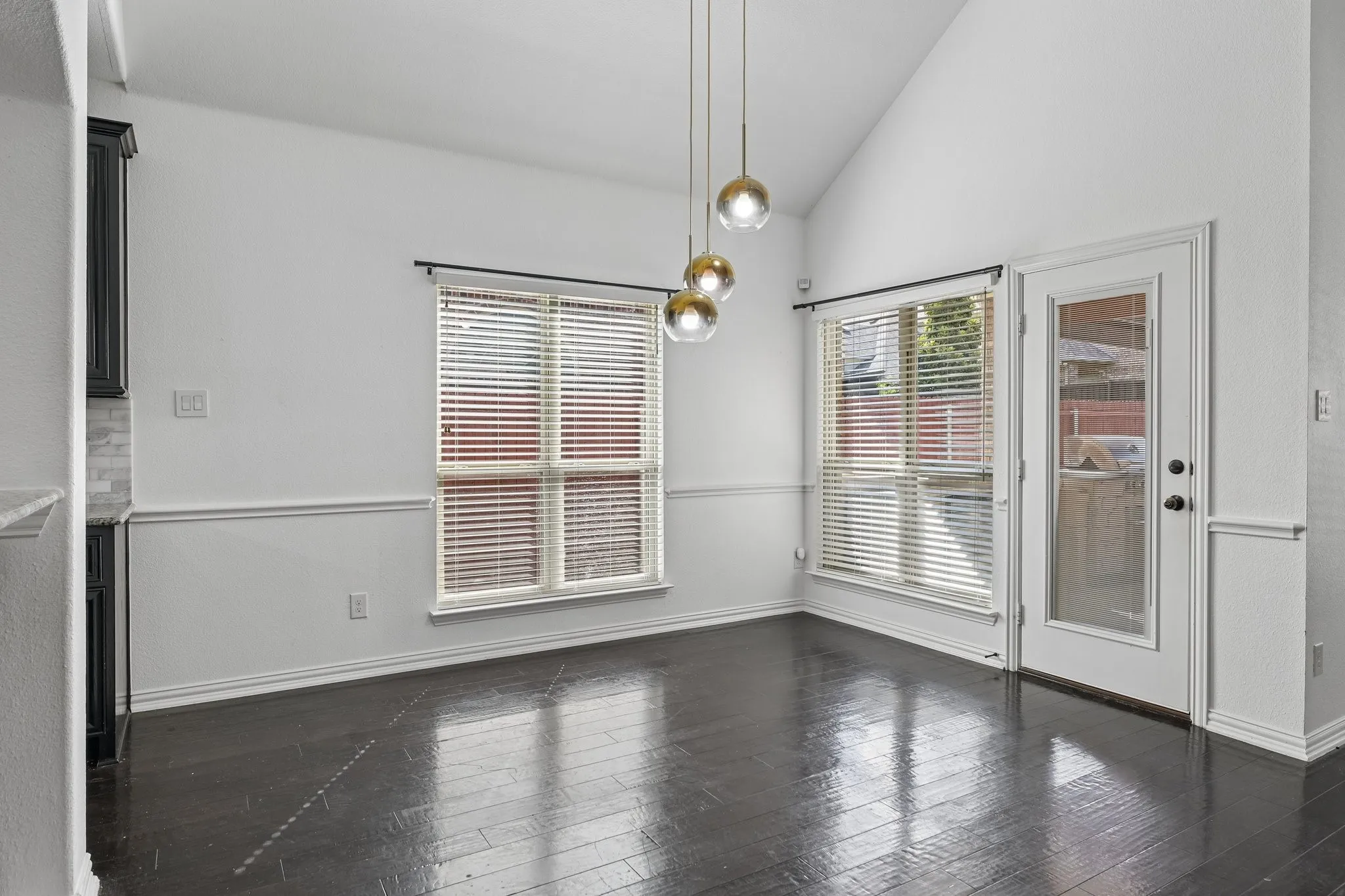 Single Family Residence For Sale in Denton County , 720 Yarrow Street, Little Elm, Texas 75068, 6 Bedroom, 4 Bathroom, 2 Garage spaces, 4,287 Sqft, built in 2016, mls#21304047, Real Estate Agent in Little Elm, Homes For Sale in Denton county, Homes For Sale in Little Elm, Realtor in Little Elm Texas, Real Estate Brokerage Independent Realty Texas, Luminita Cordes Realtor