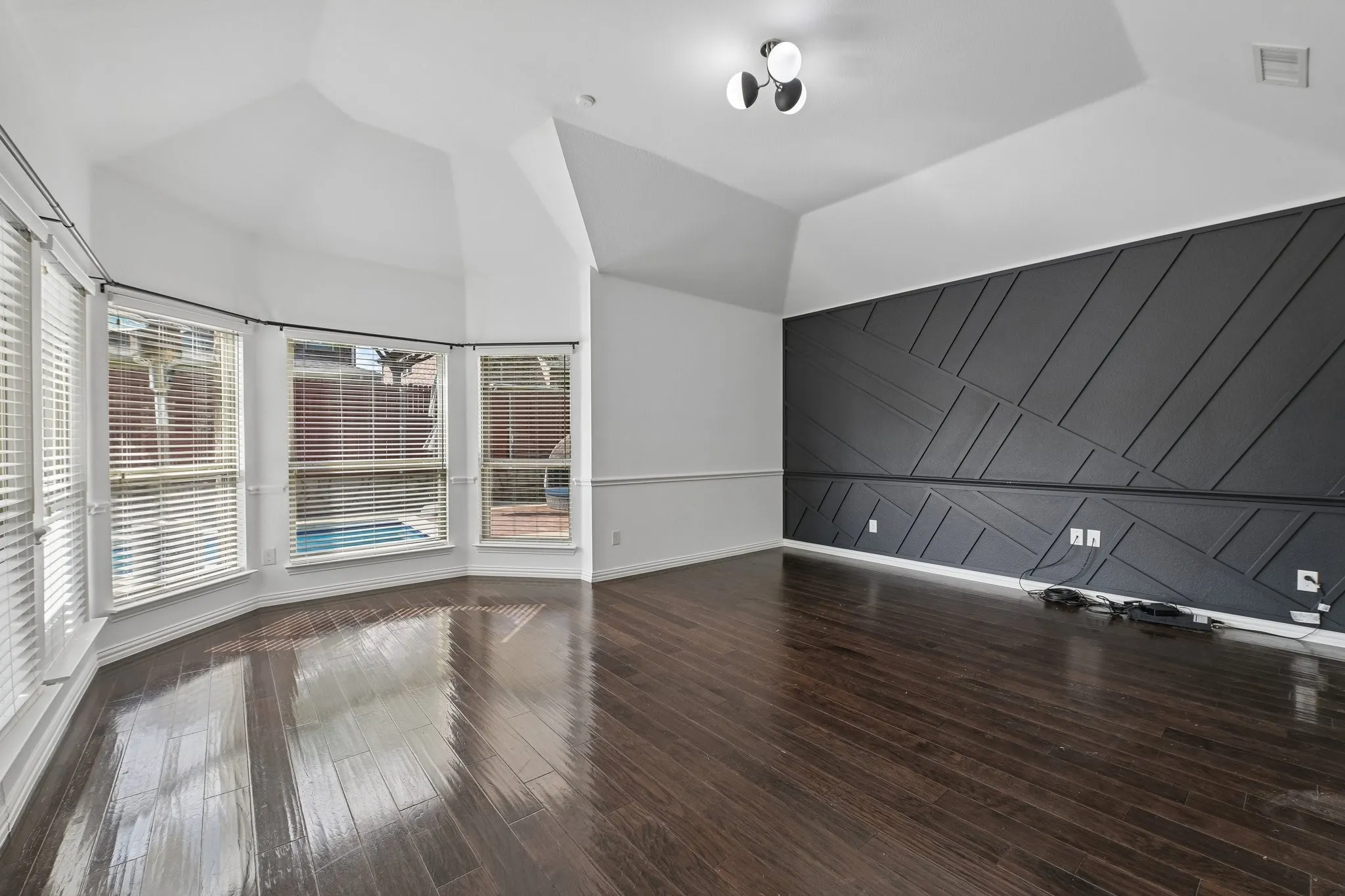 Single Family Residence For Sale in Denton County , 720 Yarrow Street, Little Elm, Texas 75068, 6 Bedroom, 4 Bathroom, 2 Garage spaces, 4,287 Sqft, built in 2016, mls#21304047, Real Estate Agent in Little Elm, Homes For Sale in Denton county, Homes For Sale in Little Elm, Realtor in Little Elm Texas, Real Estate Brokerage Independent Realty Texas, Luminita Cordes Realtor