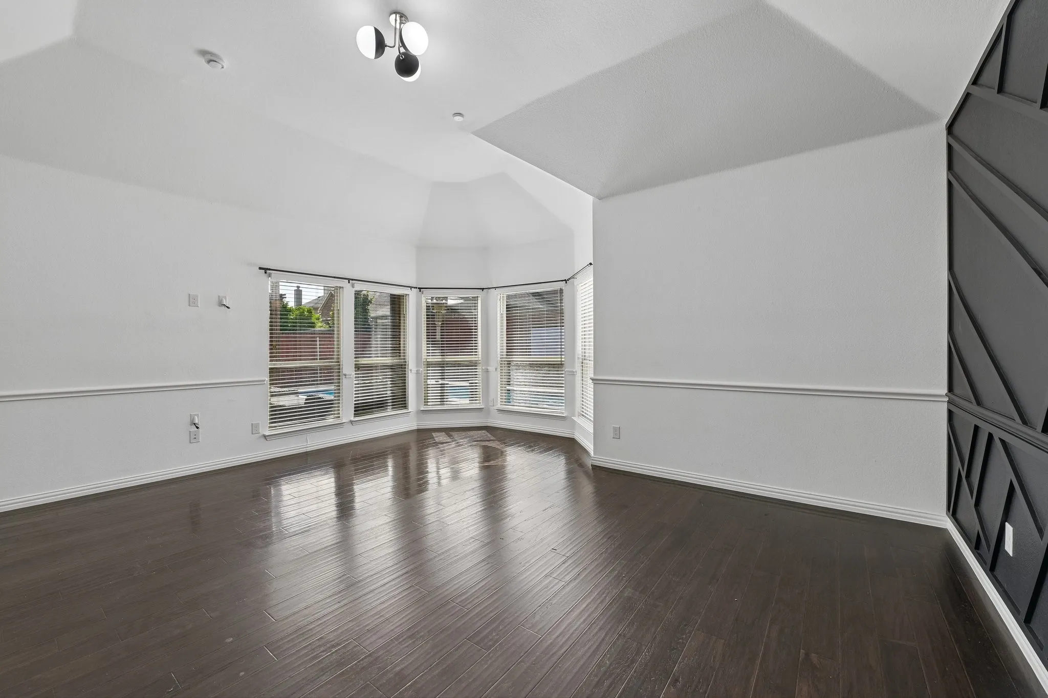 Single Family Residence For Sale in Denton County , 720 Yarrow Street, Little Elm, Texas 75068, 6 Bedroom, 4 Bathroom, 2 Garage spaces, 4,287 Sqft, built in 2016, mls#21304047, Real Estate Agent in Little Elm, Homes For Sale in Denton county, Homes For Sale in Little Elm, Realtor in Little Elm Texas, Real Estate Brokerage Independent Realty Texas, Luminita Cordes Realtor