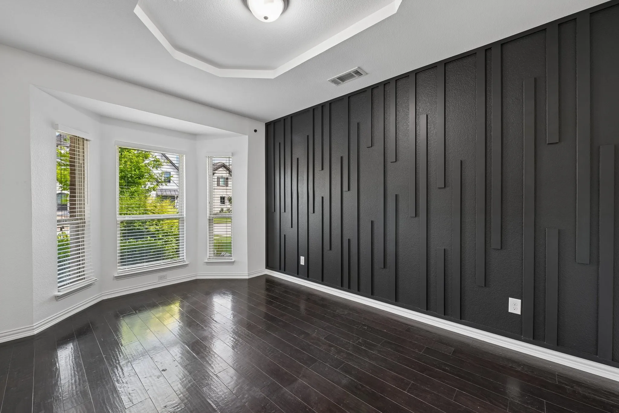 Single Family Residence For Sale in Denton County , 720 Yarrow Street, Little Elm, Texas 75068, 6 Bedroom, 4 Bathroom, 2 Garage spaces, 4,287 Sqft, built in 2016, mls#21304047, Real Estate Agent in Little Elm, Homes For Sale in Denton county, Homes For Sale in Little Elm, Realtor in Little Elm Texas, Real Estate Brokerage Independent Realty Texas, Luminita Cordes Realtor