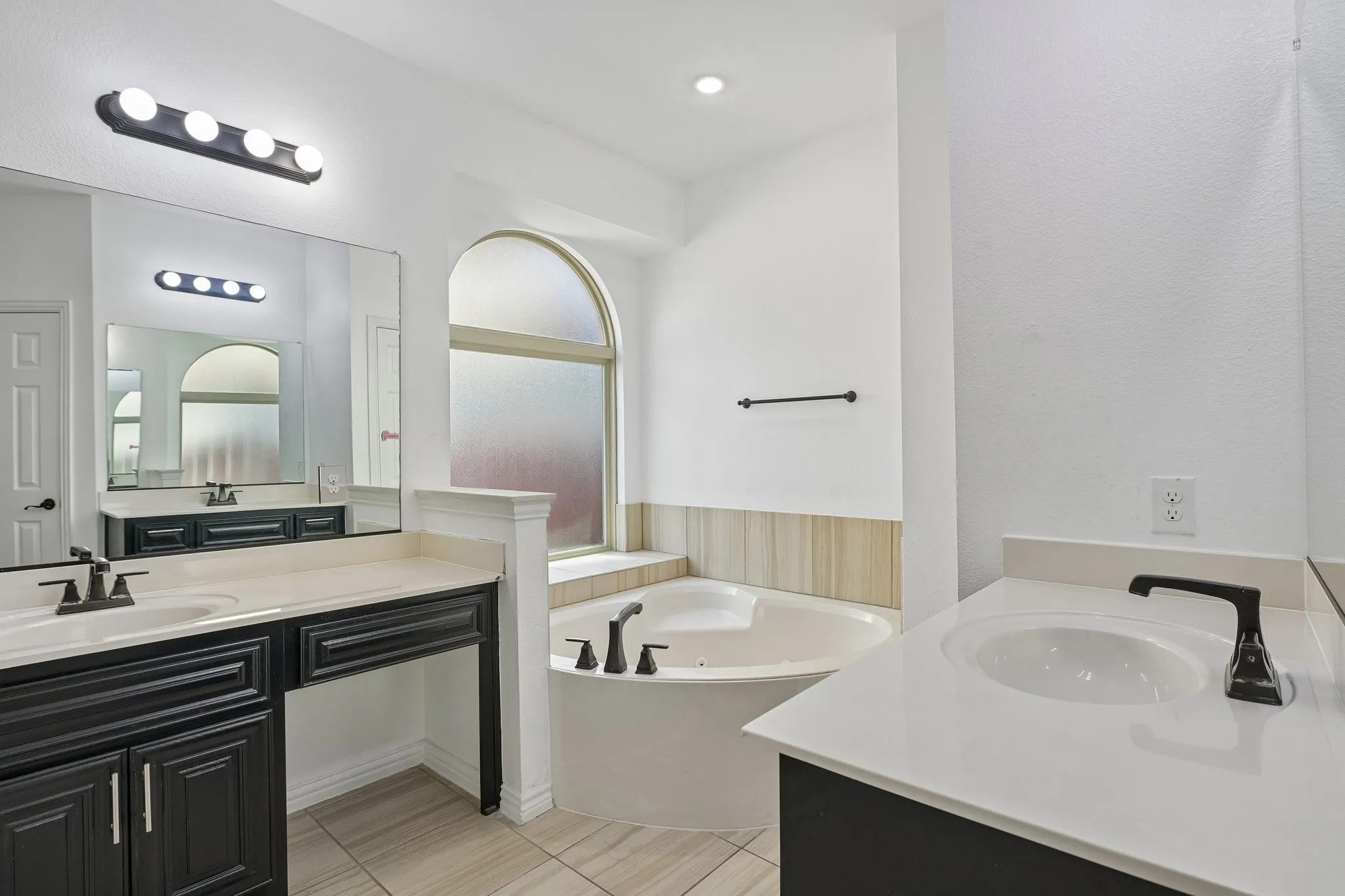 Single Family Residence For Sale in Denton County , 720 Yarrow Street, Little Elm, Texas 75068, 6 Bedroom, 4 Bathroom, 2 Garage spaces, 4,287 Sqft, built in 2016, mls#21304047, Real Estate Agent in Little Elm, Homes For Sale in Denton county, Homes For Sale in Little Elm, Realtor in Little Elm Texas, Real Estate Brokerage Independent Realty Texas, Luminita Cordes Realtor