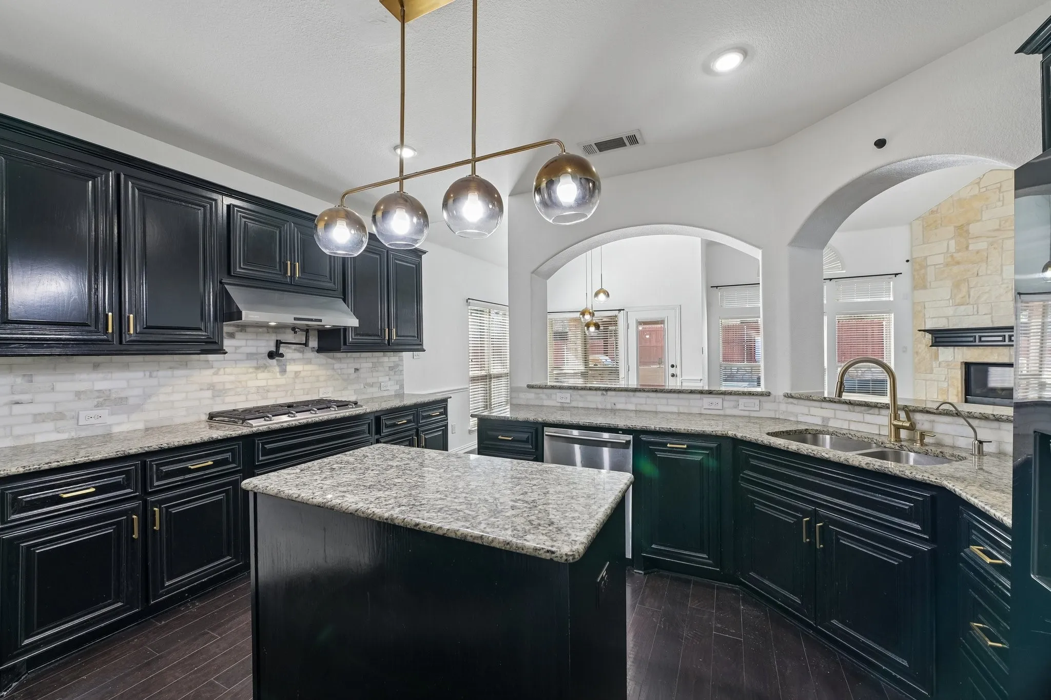 Single Family Residence For Sale in Denton County , 720 Yarrow Street, Little Elm, Texas 75068, 6 Bedroom, 4 Bathroom, 2 Garage spaces, 4,287 Sqft, built in 2016, mls#21304047, Real Estate Agent in Little Elm, Homes For Sale in Denton county, Homes For Sale in Little Elm, Realtor in Little Elm Texas, Real Estate Brokerage Independent Realty Texas, Luminita Cordes Realtor