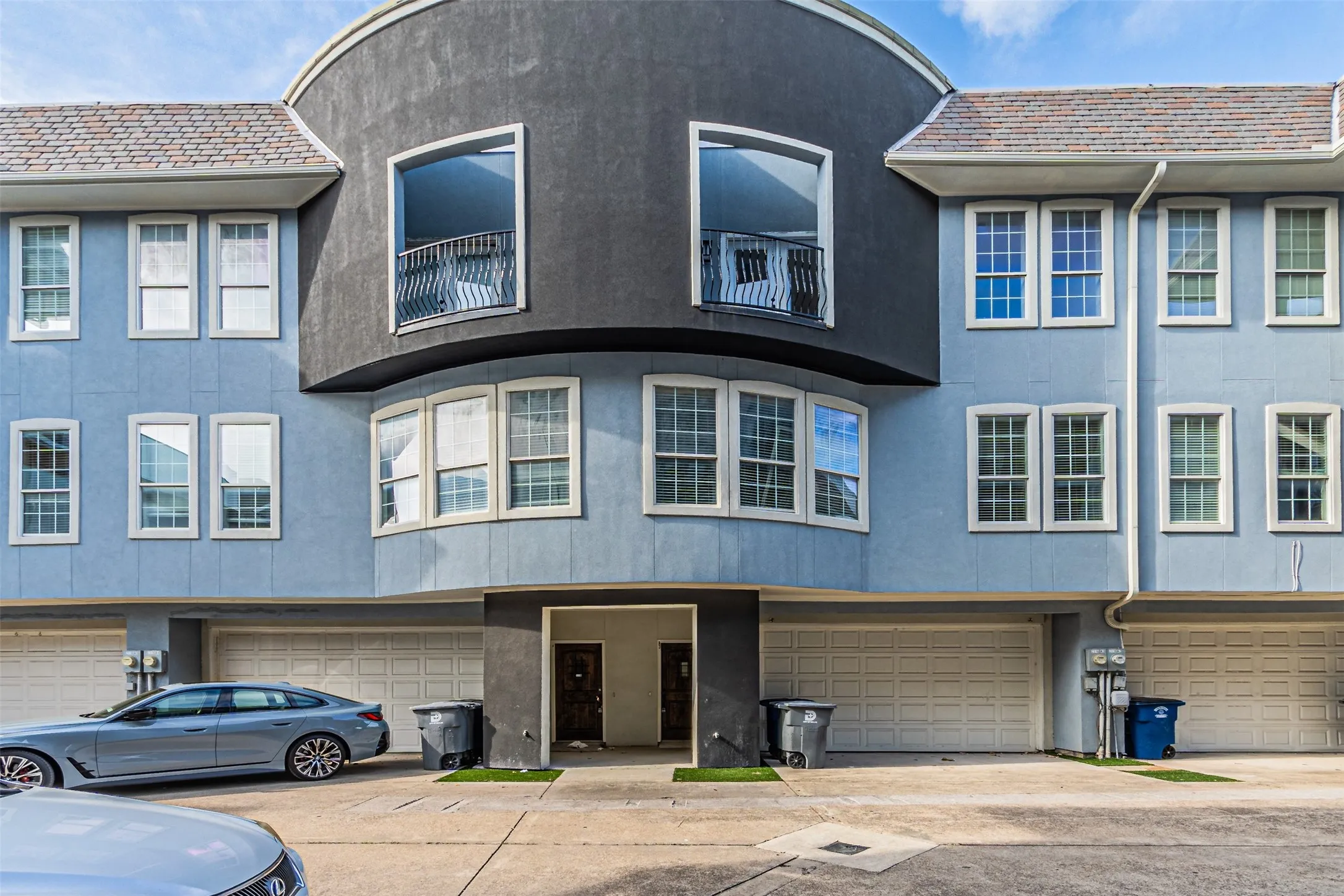 Townhouse For Rent in Dallas County , 2316 Stutz Drive A, Dallas, Texas 75235, 2 Bedroom, 3 Bathroom, 2 Garage spaces, 1,862 Sqft, built in 2006, mls#21305172, Real Estate Agent in Dallas, Homes For Rent in Dallas county, Homes For Rent in Dallas, Realtor in Dallas Texas, Real Estate Brokerage Independent Realty Texas, Luminita Cordes Realtor