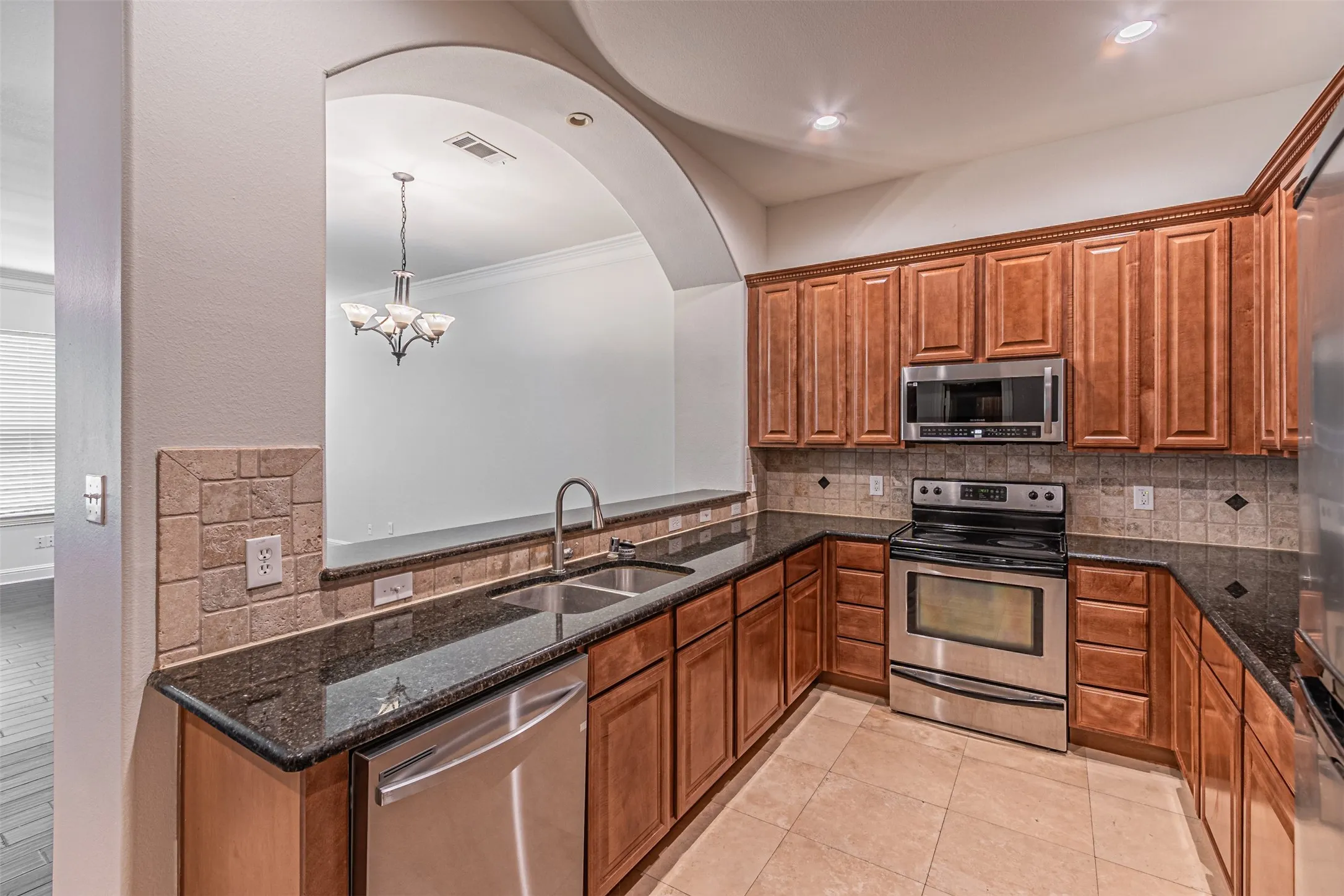 Townhouse For Rent in Dallas County , 2316 Stutz Drive A, Dallas, Texas 75235, 2 Bedroom, 3 Bathroom, 2 Garage spaces, 1,862 Sqft, built in 2006, mls#21305172, Real Estate Agent in Dallas, Homes For Rent in Dallas county, Homes For Rent in Dallas, Realtor in Dallas Texas, Real Estate Brokerage Independent Realty Texas, Luminita Cordes Realtor