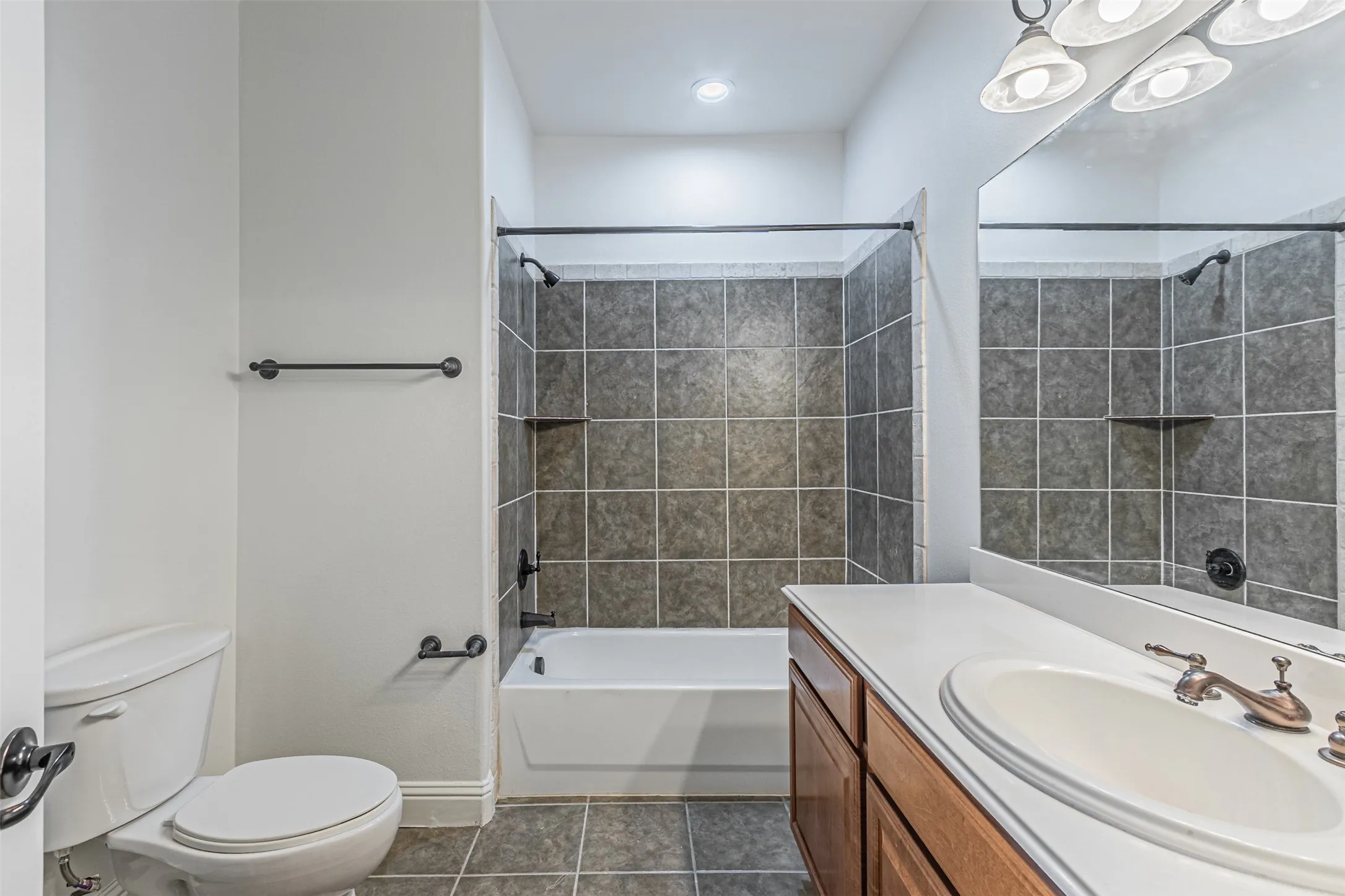 Townhouse For Rent in Dallas County , 2316 Stutz Drive A, Dallas, Texas 75235, 2 Bedroom, 3 Bathroom, 2 Garage spaces, 1,862 Sqft, built in 2006, mls#21305172, Real Estate Agent in Dallas, Homes For Rent in Dallas county, Homes For Rent in Dallas, Realtor in Dallas Texas, Real Estate Brokerage Independent Realty Texas, Luminita Cordes Realtor