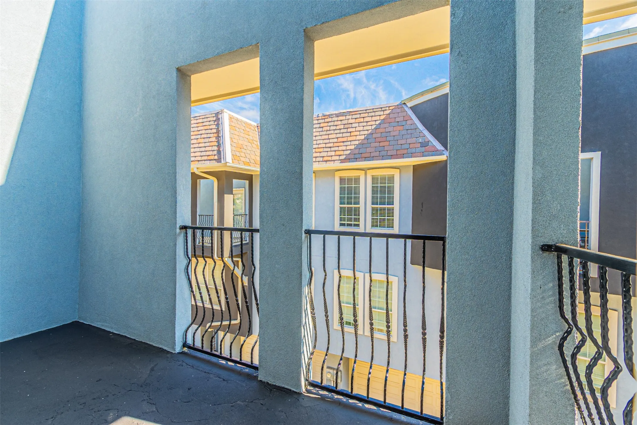 Townhouse For Rent in Dallas County , 2316 Stutz Drive A, Dallas, Texas 75235, 2 Bedroom, 3 Bathroom, 2 Garage spaces, 1,862 Sqft, built in 2006, mls#21305172, Real Estate Agent in Dallas, Homes For Rent in Dallas county, Homes For Rent in Dallas, Realtor in Dallas Texas, Real Estate Brokerage Independent Realty Texas, Luminita Cordes Realtor