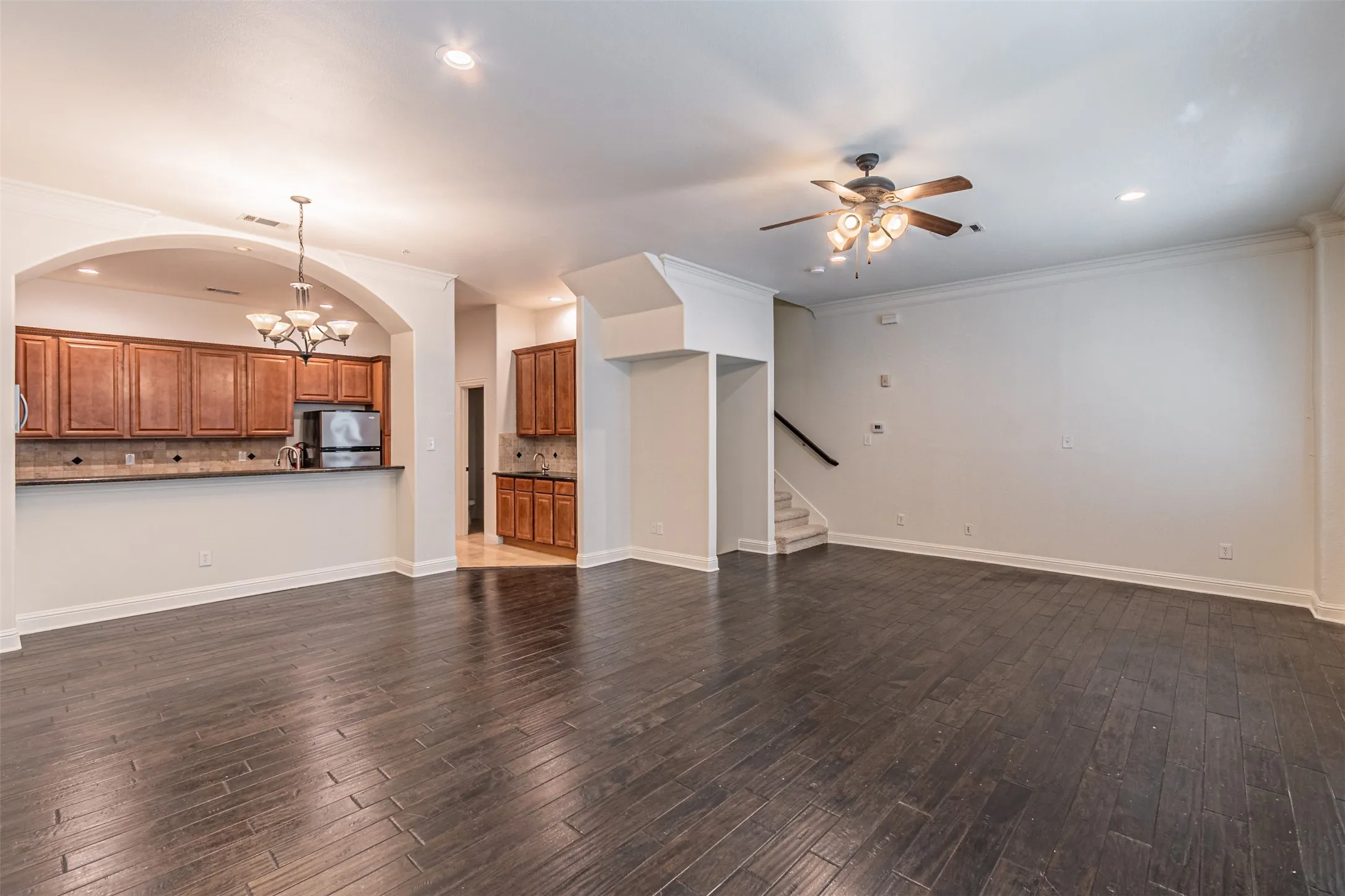 Townhouse For Rent in Dallas County , 2316 Stutz Drive A, Dallas, Texas 75235, 2 Bedroom, 3 Bathroom, 2 Garage spaces, 1,862 Sqft, built in 2006, mls#21305172, Real Estate Agent in Dallas, Homes For Rent in Dallas county, Homes For Rent in Dallas, Realtor in Dallas Texas, Real Estate Brokerage Independent Realty Texas, Luminita Cordes Realtor