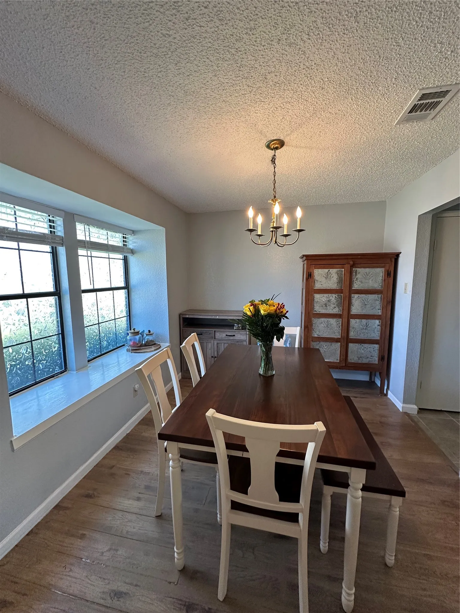 Single Family Residence For Rent in Dallas County , 884 Bitternut Drive, Coppell, Texas 75019, 3 Bedrooms, 2 Bathrooms, 2 Garage spaces, 1,545 Sqft, built in 1983, Price $2,550, mls#21305181, Real Estate Agent in Coppell, Homes For Rent in Dallas county, Homes For Rent in Coppell, Realtor in Coppell Texas, Real Estate Brokerage Independent Realty Texas, Luminita Cordes Realtor