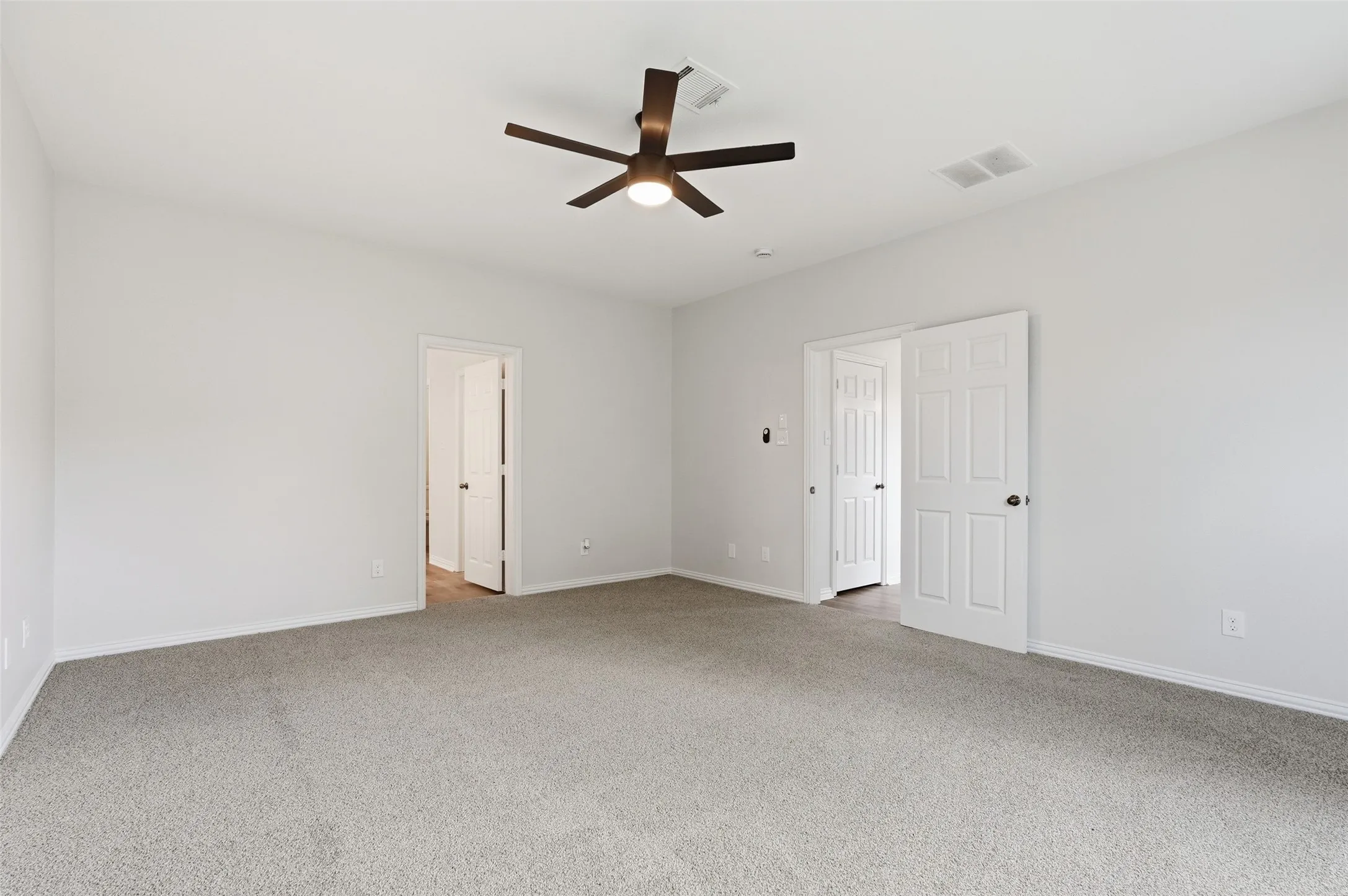 Single Family Residence For Sale in Denton County , 2649 Whispering Trail, Little Elm, Texas 75068, 5 Bedroom, 4 Bathroom, 2 Garage spaces, 3,508 Sqft, built in 2004, mls#21303368, Real Estate Agent in Little Elm, Homes For Sale in Denton county, Homes For Sale in Little Elm, Realtor in Little Elm Texas, Real Estate Brokerage Independent Realty Texas, Luminita Cordes Realtor