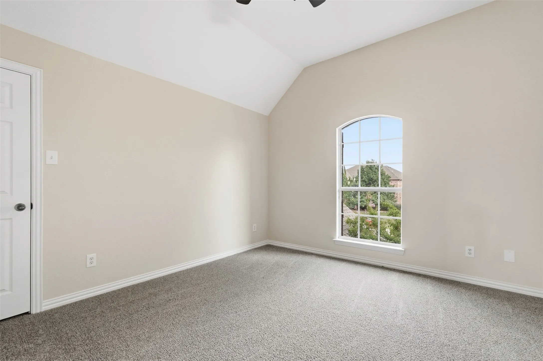 Single Family Residence For Sale in Denton County , 2649 Whispering Trail, Little Elm, Texas 75068, 5 Bedroom, 4 Bathroom, 2 Garage spaces, 3,508 Sqft, built in 2004, mls#21303368, Real Estate Agent in Little Elm, Homes For Sale in Denton county, Homes For Sale in Little Elm, Realtor in Little Elm Texas, Real Estate Brokerage Independent Realty Texas, Luminita Cordes Realtor