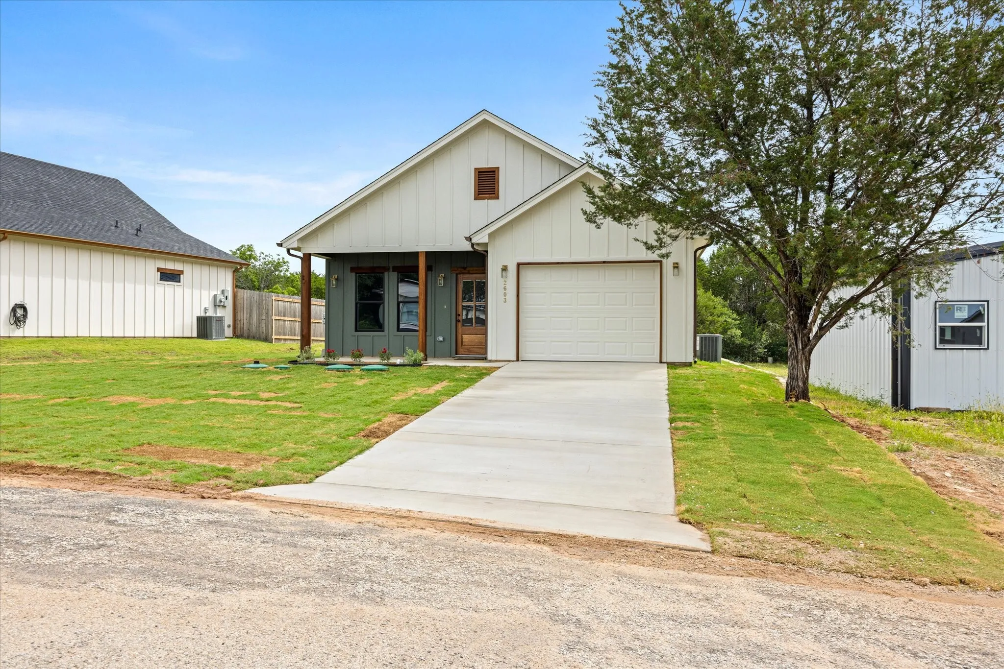 Single Family Residence For Sale in Hood County , 2603 Creekview Drive, Granbury, Texas 76048, 3 Bedroom, 2 Bathroom, 1 Garage spaces, 1,292 Sqft, built in 2026, mls#21304479, Real Estate Agent in Granbury, Homes For Sale in Hood county, Homes For Sale in Granbury, Realtor in Granbury Texas, Real Estate Brokerage Independent Realty Texas, Luminita Cordes Realtor