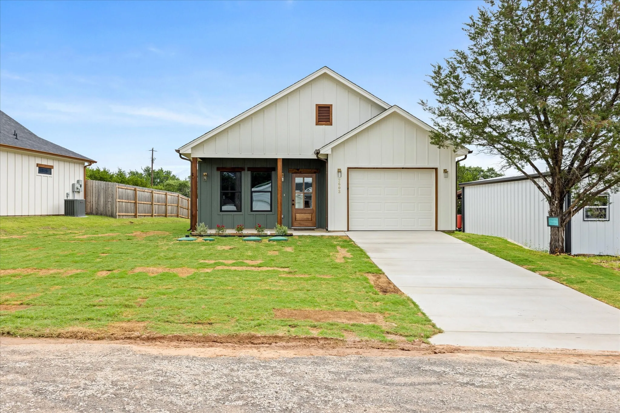 Single Family Residence For Sale in Hood County , 2603 Creekview Drive, Granbury, Texas 76048, 3 Bedroom, 2 Bathroom, 1 Garage spaces, 1,292 Sqft, built in 2026, mls#21304479, Real Estate Agent in Granbury, Homes For Sale in Hood county, Homes For Sale in Granbury, Realtor in Granbury Texas, Real Estate Brokerage Independent Realty Texas, Luminita Cordes Realtor