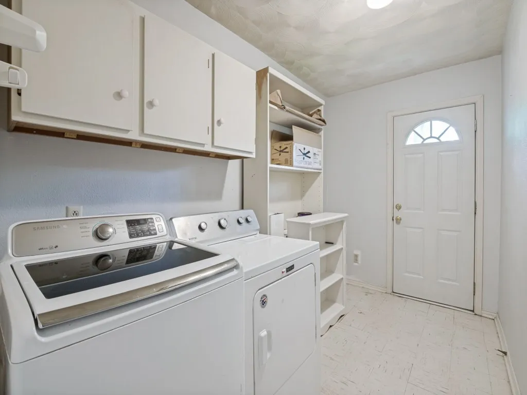 Single Family Residence For Sale in Dallas County , 3536 Rio Grande Avenue, Dallas, Texas 75233, 2 Bedroom, 2 Bathroom, Garage spaces, 1,496 Sqft, built in 1968, mls#21304814, Real Estate Agent in Dallas, Homes For Sale in Dallas county, Homes For Sale in Dallas, Realtor in Dallas Texas, Real Estate Brokerage Independent Realty Texas, Luminita Cordes Realtor