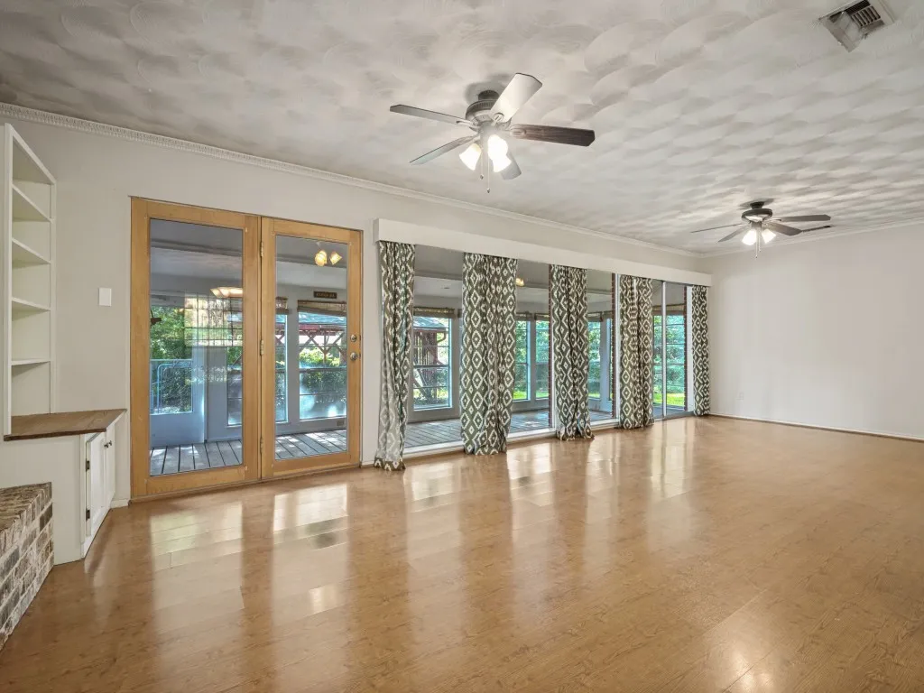 Single Family Residence For Sale in Dallas County , 3536 Rio Grande Avenue, Dallas, Texas 75233, 2 Bedroom, 2 Bathroom, Garage spaces, 1,496 Sqft, built in 1968, mls#21304814, Real Estate Agent in Dallas, Homes For Sale in Dallas county, Homes For Sale in Dallas, Realtor in Dallas Texas, Real Estate Brokerage Independent Realty Texas, Luminita Cordes Realtor
