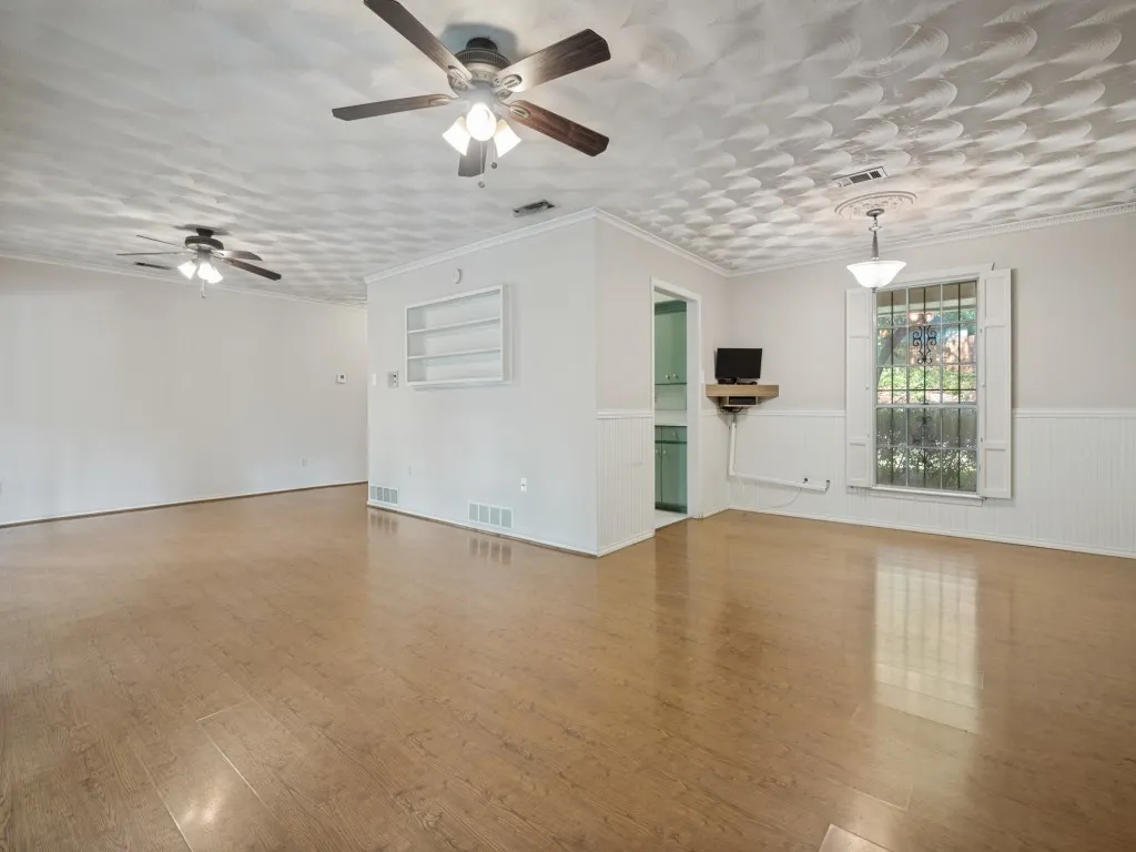 Single Family Residence For Sale in Dallas County , 3536 Rio Grande Avenue, Dallas, Texas 75233, 2 Bedroom, 2 Bathroom, Garage spaces, 1,496 Sqft, built in 1968, mls#21304814, Real Estate Agent in Dallas, Homes For Sale in Dallas county, Homes For Sale in Dallas, Realtor in Dallas Texas, Real Estate Brokerage Independent Realty Texas, Luminita Cordes Realtor