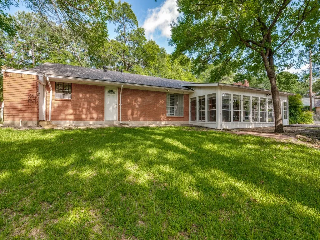 Single Family Residence For Sale in Dallas County , 3536 Rio Grande Avenue, Dallas, Texas 75233, 2 Bedroom, 2 Bathroom, Garage spaces, 1,496 Sqft, built in 1968, mls#21304814, Real Estate Agent in Dallas, Homes For Sale in Dallas county, Homes For Sale in Dallas, Realtor in Dallas Texas, Real Estate Brokerage Independent Realty Texas, Luminita Cordes Realtor