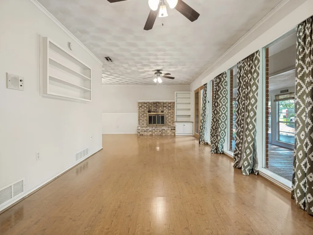 Single Family Residence For Sale in Dallas County , 3536 Rio Grande Avenue, Dallas, Texas 75233, 2 Bedroom, 2 Bathroom, Garage spaces, 1,496 Sqft, built in 1968, mls#21304814, Real Estate Agent in Dallas, Homes For Sale in Dallas county, Homes For Sale in Dallas, Realtor in Dallas Texas, Real Estate Brokerage Independent Realty Texas, Luminita Cordes Realtor