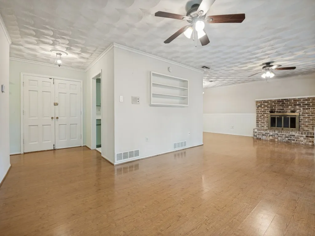 Single Family Residence For Sale in Dallas County , 3536 Rio Grande Avenue, Dallas, Texas 75233, 2 Bedroom, 2 Bathroom, Garage spaces, 1,496 Sqft, built in 1968, mls#21304814, Real Estate Agent in Dallas, Homes For Sale in Dallas county, Homes For Sale in Dallas, Realtor in Dallas Texas, Real Estate Brokerage Independent Realty Texas, Luminita Cordes Realtor