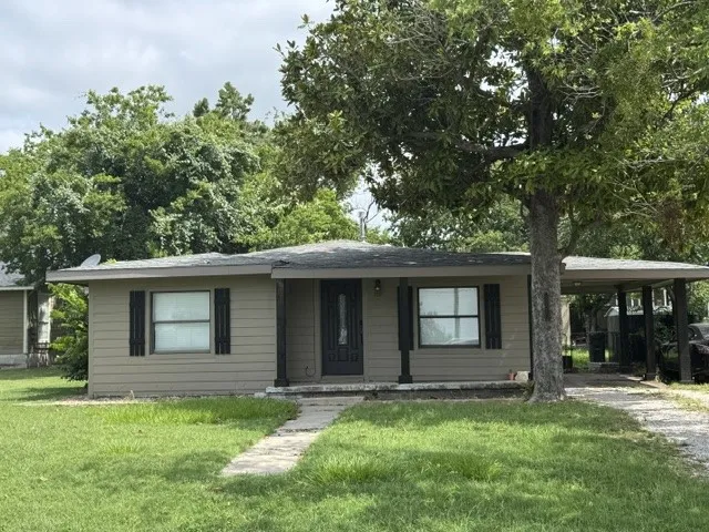 Single Family Residence For Sale in Parker County , 913 Jameson Street, Weatherford, Texas 76086, 2 Bedroom, 1 Bathroom, Garage spaces, 873 Sqft, built in 1950, mls#21305104, Real Estate Agent in Weatherford, Homes For Sale in Parker county, Homes For Sale in Weatherford, Realtor in Weatherford Texas, Real Estate Brokerage Independent Realty Texas, Luminita Cordes Realtor