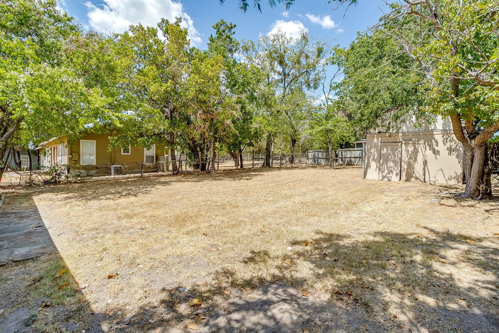 Single Family Residence For Sale in Parker County , 913 Jameson Street, Weatherford, Texas 76086, 2 Bedroom, 1 Bathroom, Garage spaces, 873 Sqft, built in 1950, mls#21305104, Real Estate Agent in Weatherford, Homes For Sale in Parker county, Homes For Sale in Weatherford, Realtor in Weatherford Texas, Real Estate Brokerage Independent Realty Texas, Luminita Cordes Realtor