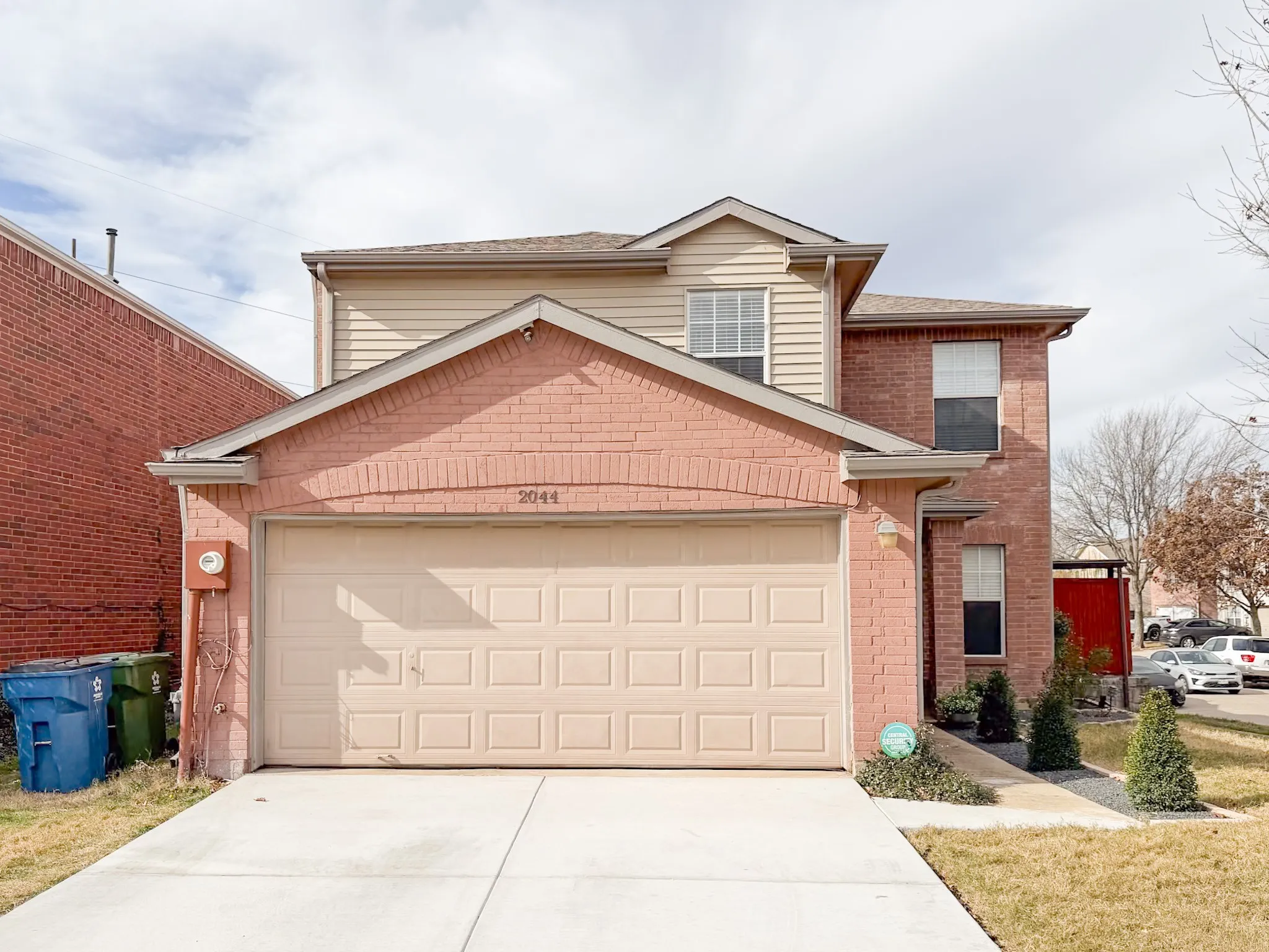 Single Family Residence For Sale in Denton County , 2044 Talon Drive, Lewisville, Texas 75077, 4 Bedrooms, 4 Bathrooms, 2 Garage spaces, 2,229 Sqft, built in 1997, Price $399,999, mls#21305222, Real Estate Agent in Lewisville, Homes For Sale in Denton county, Homes For Sale in Lewisville, Realtor in Lewisville Texas, Real Estate Brokerage Independent Realty Texas, Luminita Cordes Realtor