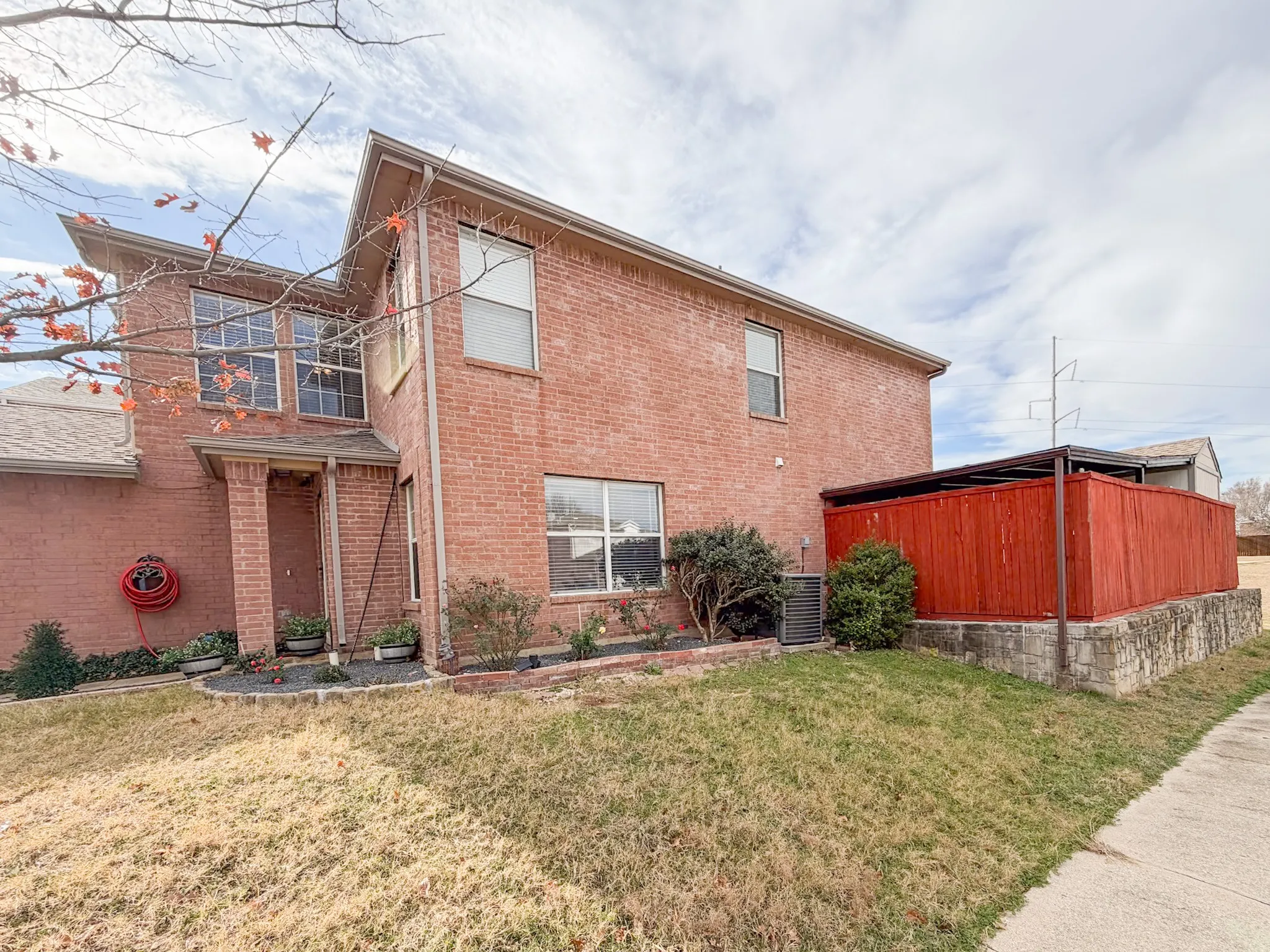 Single Family Residence For Sale in Denton County , 2044 Talon Drive, Lewisville, Texas 75077, 4 Bedrooms, 4 Bathrooms, 2 Garage spaces, 2,229 Sqft, built in 1997, Price $399,999, mls#21305222, Real Estate Agent in Lewisville, Homes For Sale in Denton county, Homes For Sale in Lewisville, Realtor in Lewisville Texas, Real Estate Brokerage Independent Realty Texas, Luminita Cordes Realtor