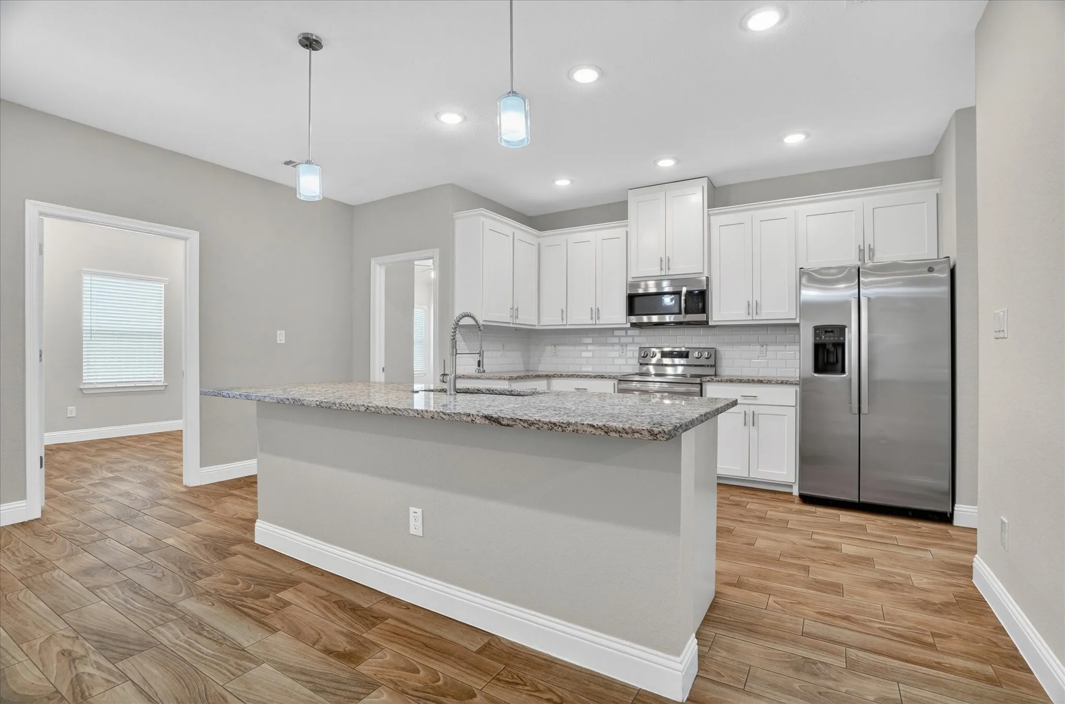 Single Family Residence For Sale in Hood County , 5503 Firewood Trail, Granbury, Texas 76048, 3 Bedroom, 3 Bathroom, 2 Garage spaces, 1,787 Sqft, built in 2021, mls#21303837, Real Estate Agent in Granbury, Homes For Sale in Hood county, Homes For Sale in Granbury, Realtor in Granbury Texas, Real Estate Brokerage Independent Realty Texas, Luminita Cordes Realtor