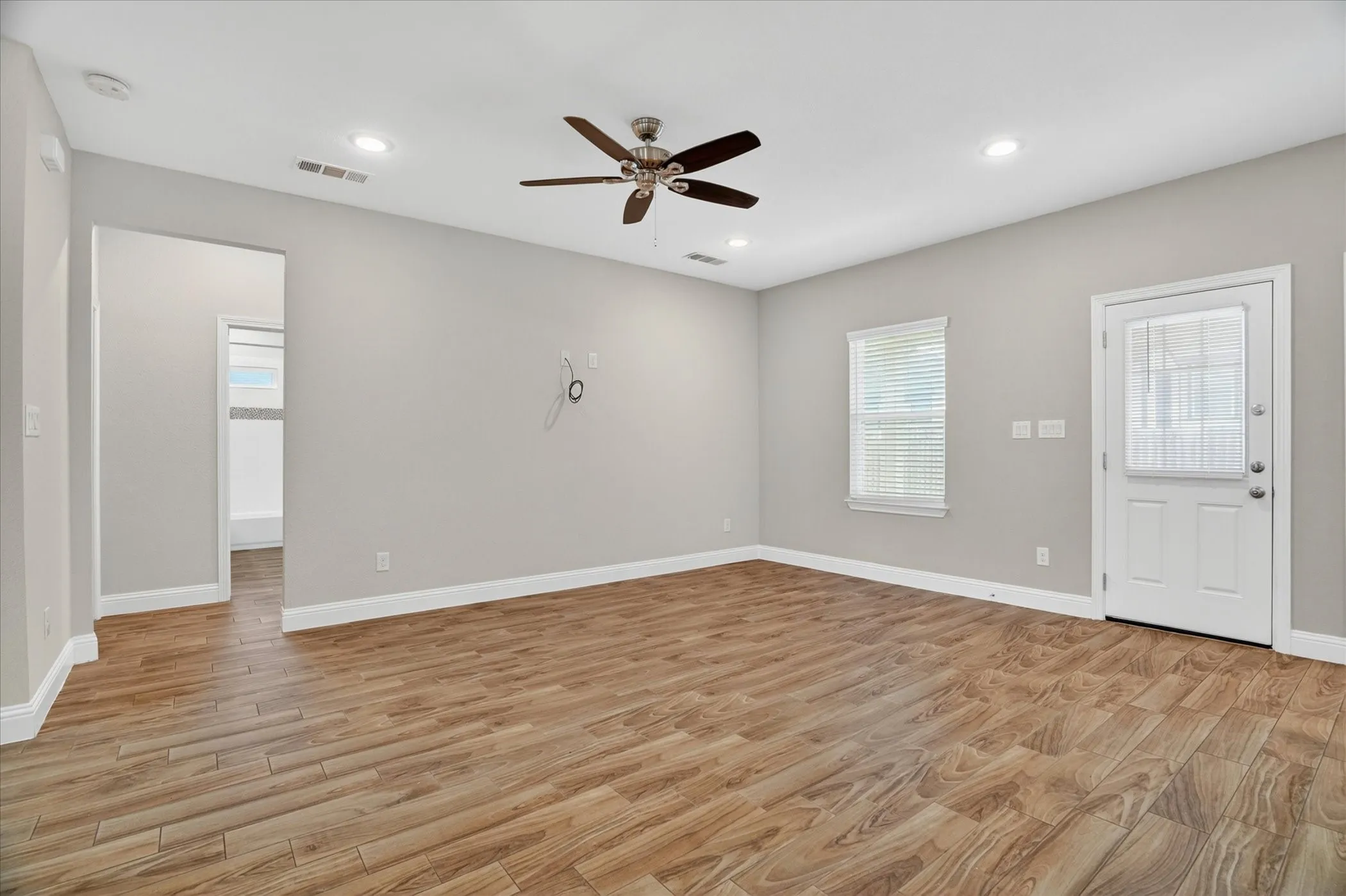 Single Family Residence For Sale in Hood County , 5503 Firewood Trail, Granbury, Texas 76048, 3 Bedroom, 3 Bathroom, 2 Garage spaces, 1,787 Sqft, built in 2021, mls#21303837, Real Estate Agent in Granbury, Homes For Sale in Hood county, Homes For Sale in Granbury, Realtor in Granbury Texas, Real Estate Brokerage Independent Realty Texas, Luminita Cordes Realtor
